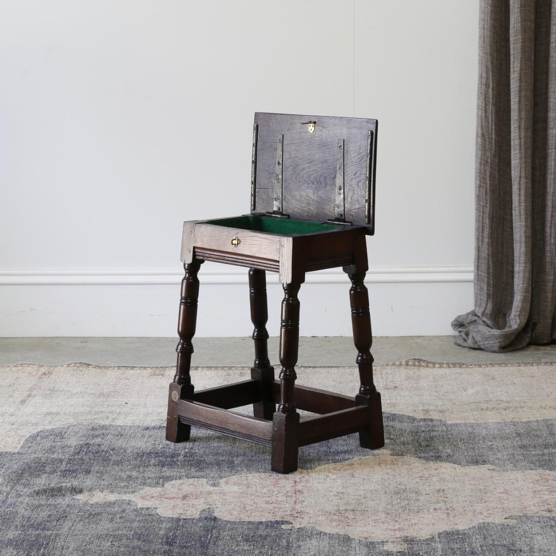 Jointed Stool with Opening Lid