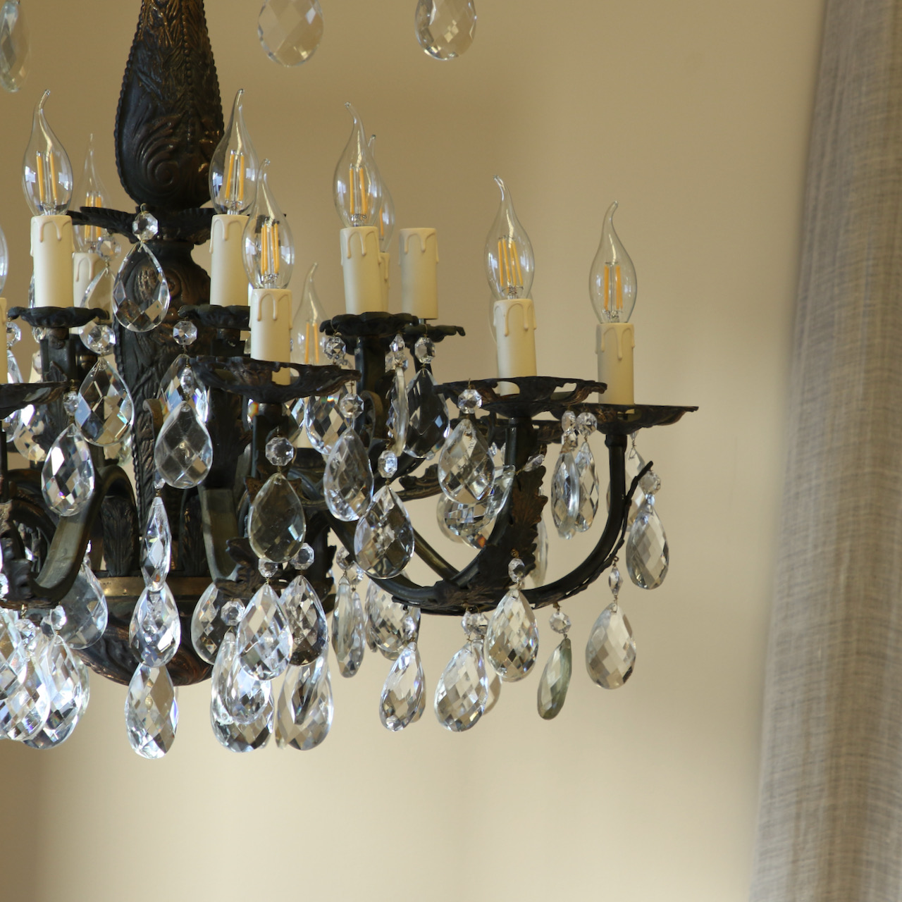 20 Light Chandelier