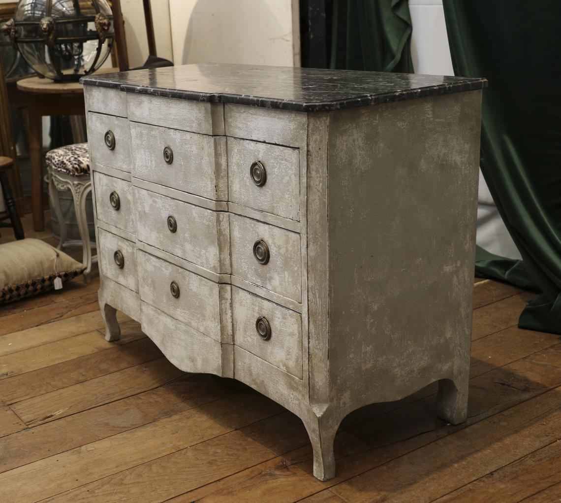 Transitional Commode