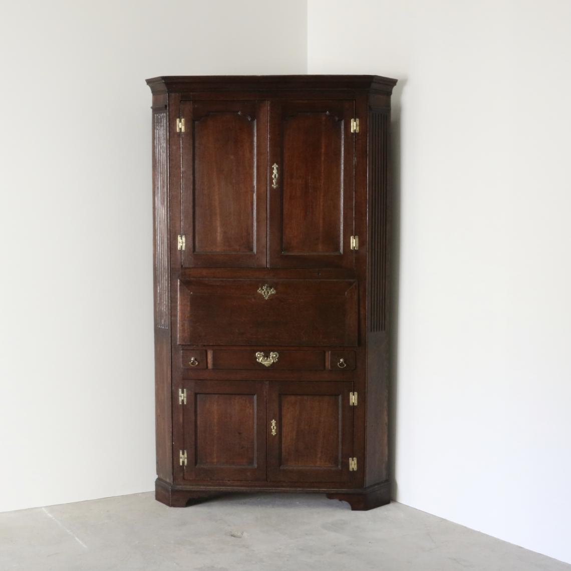 Georgian Corner Cabinet