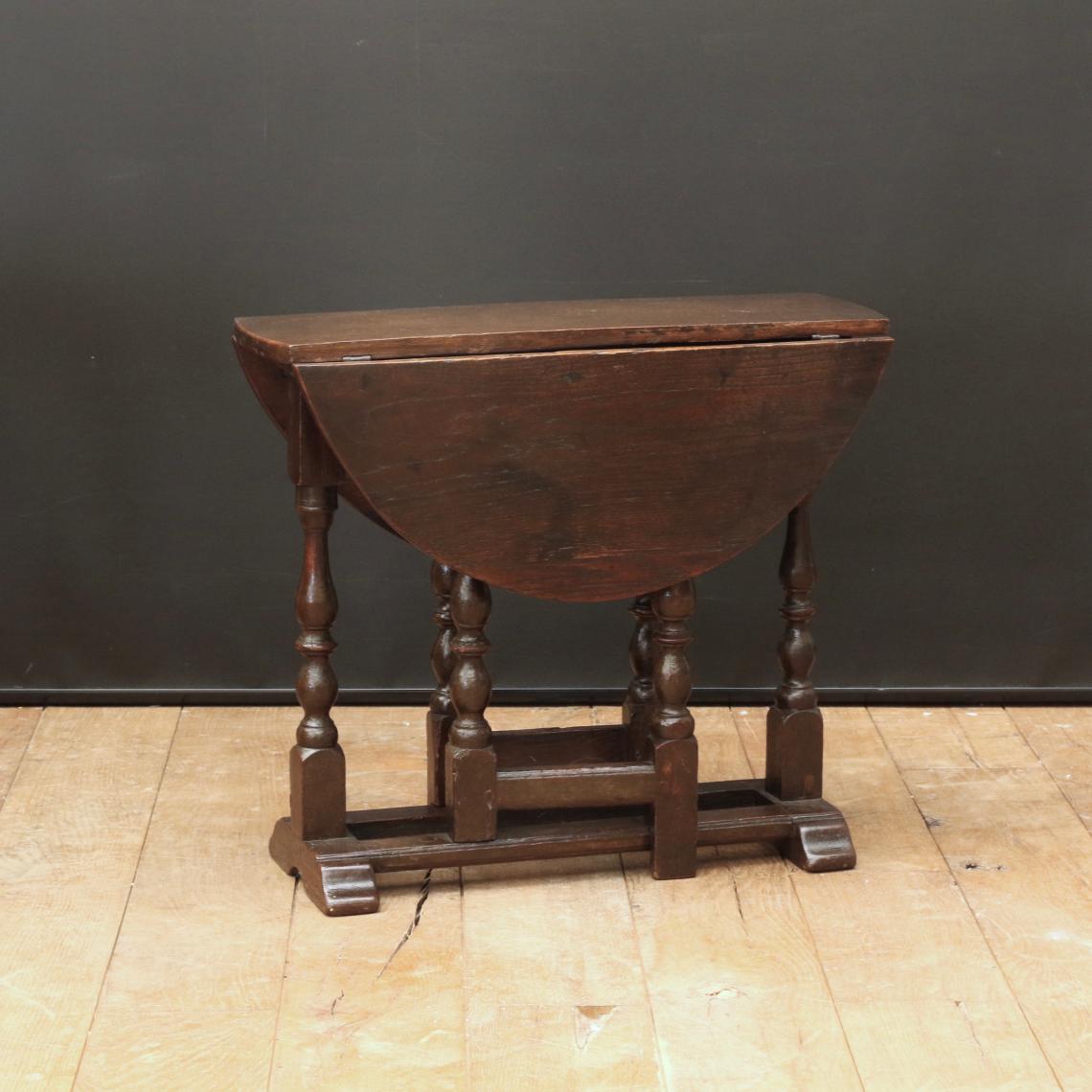 喬治亞時期活腿桌