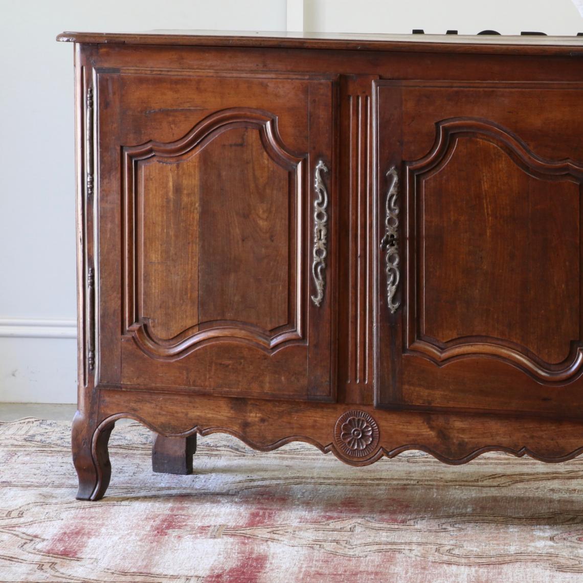 Louis XIV dresser 