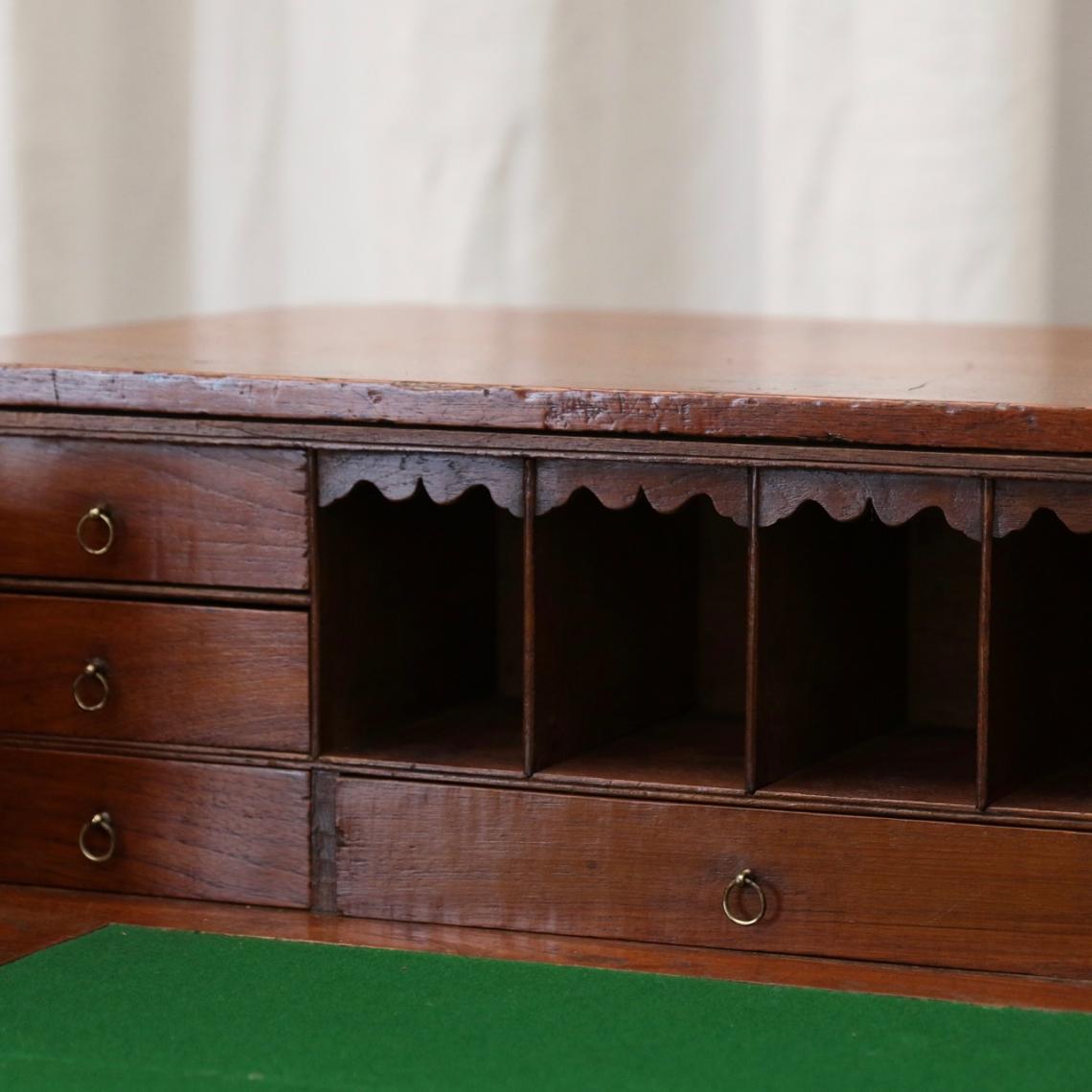 Military Chest / Bureau