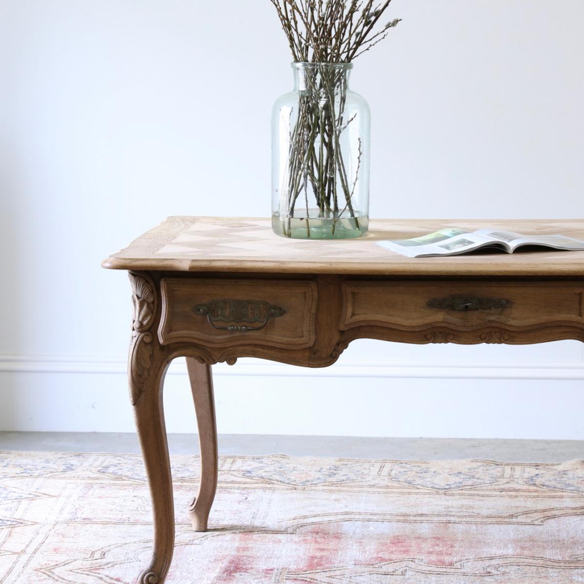 Bleached Bureau Plat