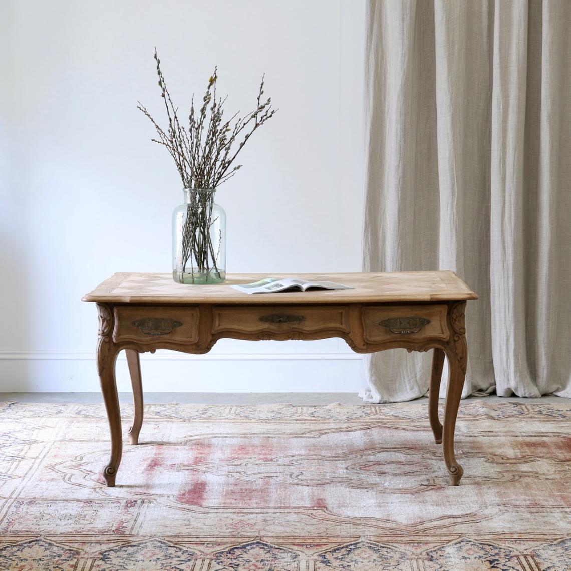 Bleached Bureau Plat