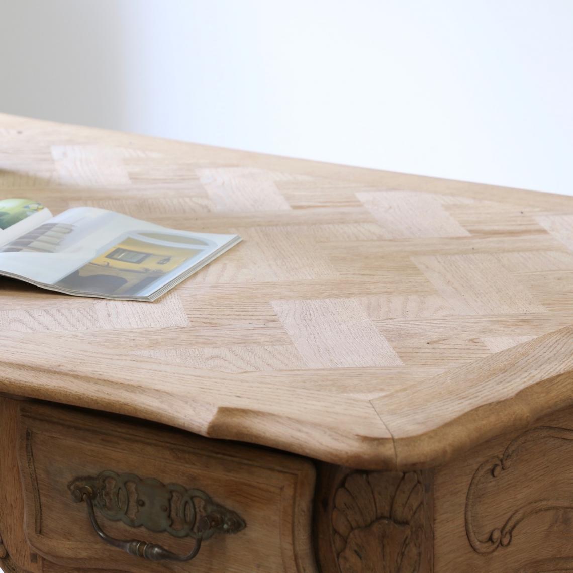 Bleached Bureau Plat