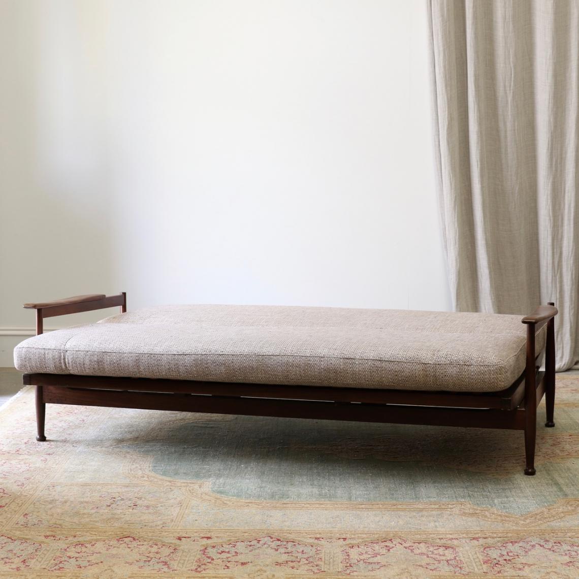 Mid-Century Sofa / Daybed