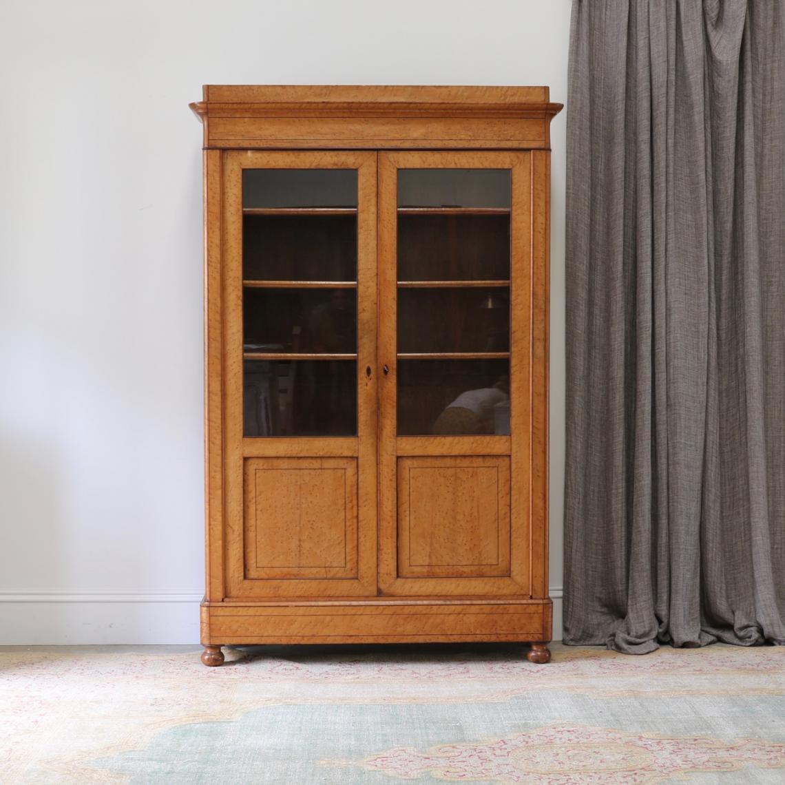 Burr Maple Vitrine
