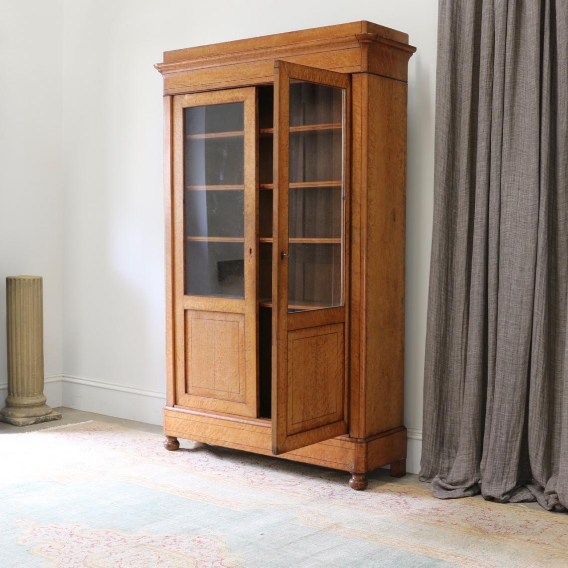 Burr Maple Vitrine