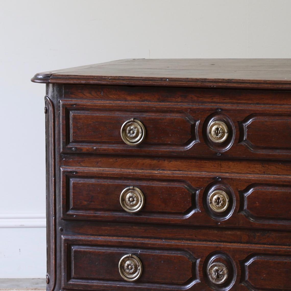 Chest of Drawers /Coffer