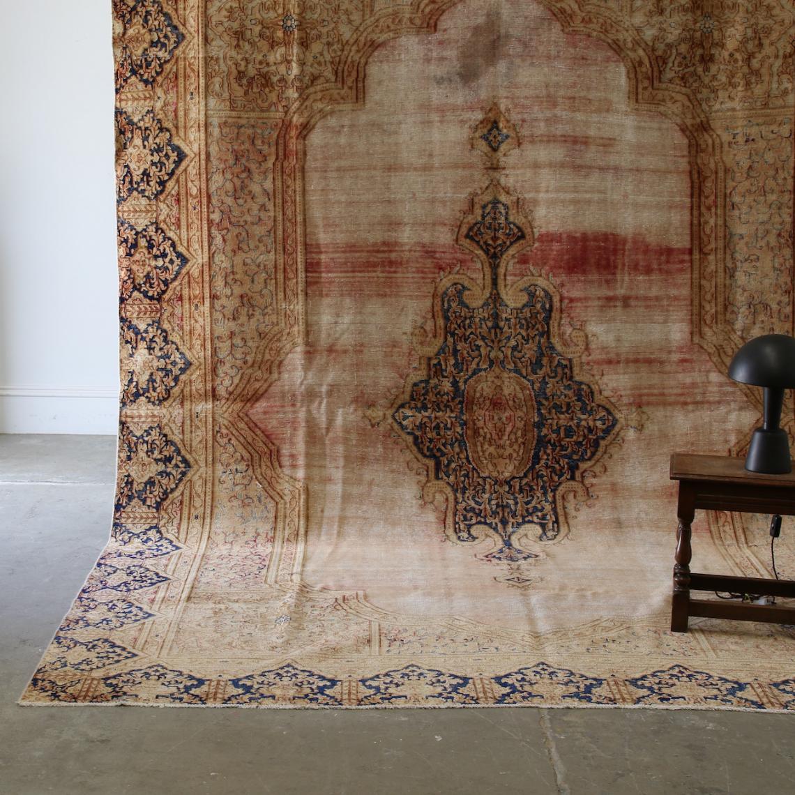 Distressed Rug / Coral, Maroon & Navy