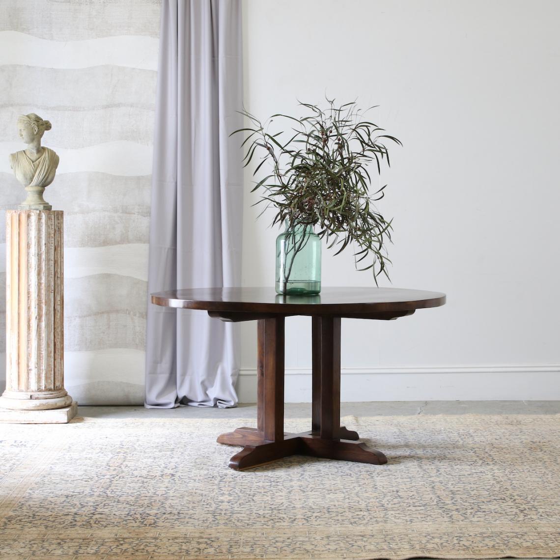 Pedestal Table // JS Editions