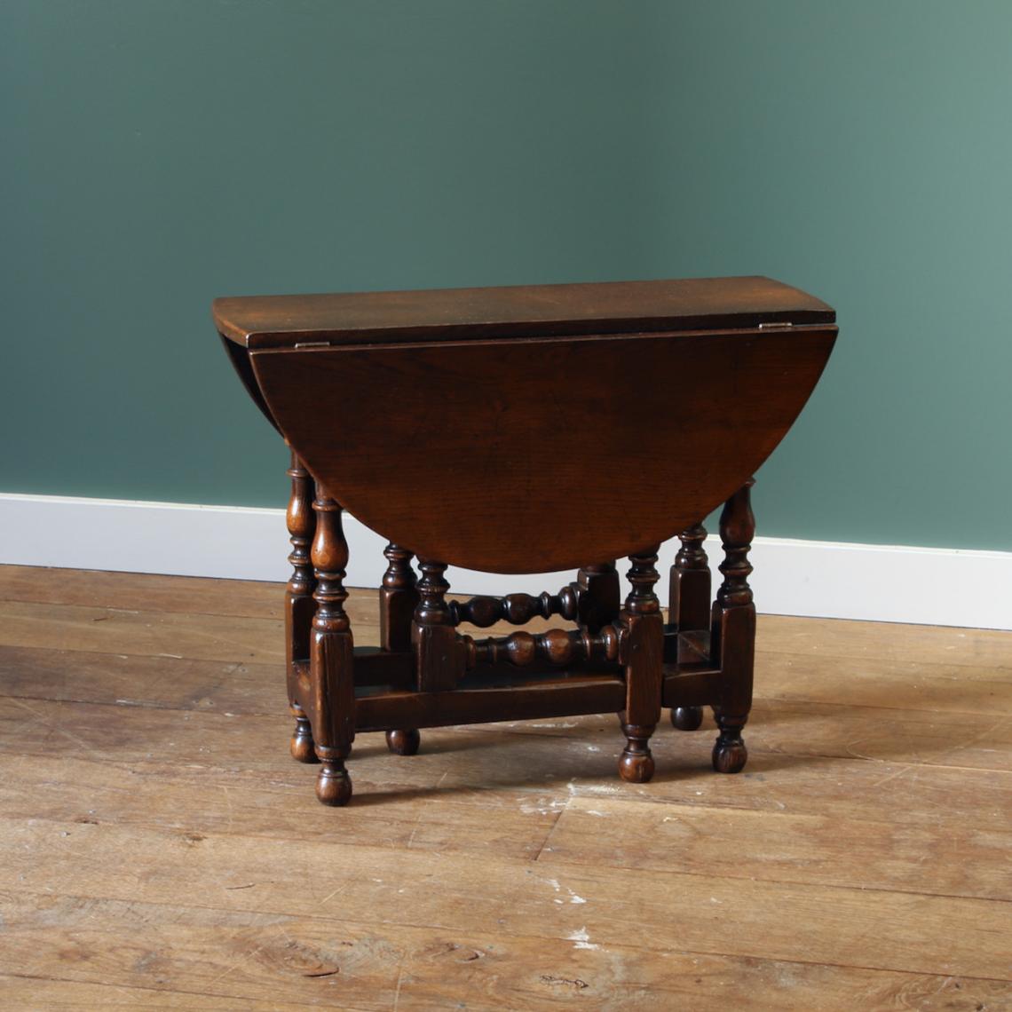 An English Oak Drop-Side Table