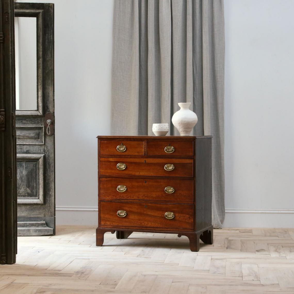 Georgian Chest of Drawers