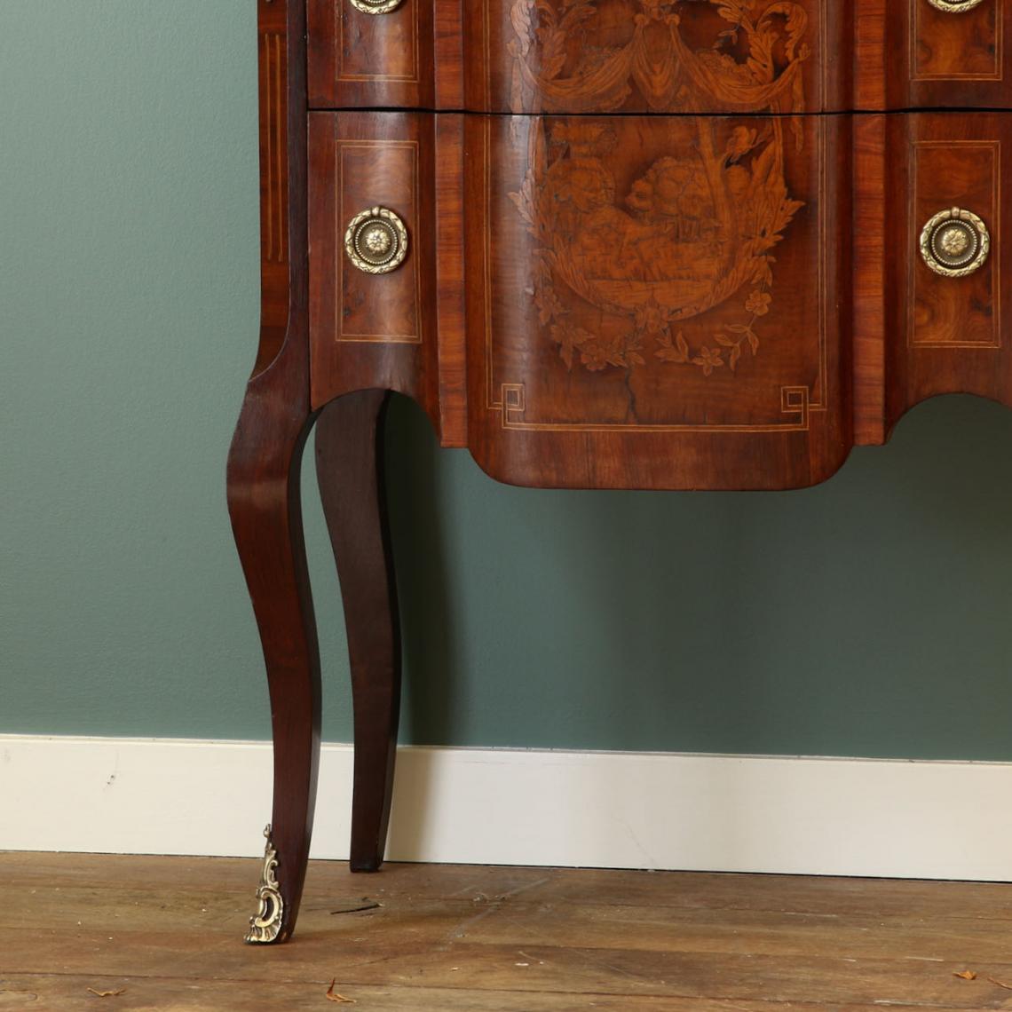 Transitional Commode