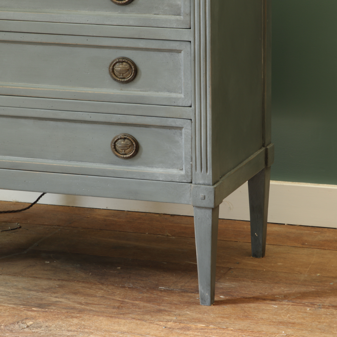 Eucalyptus Louis Philippe Commode
