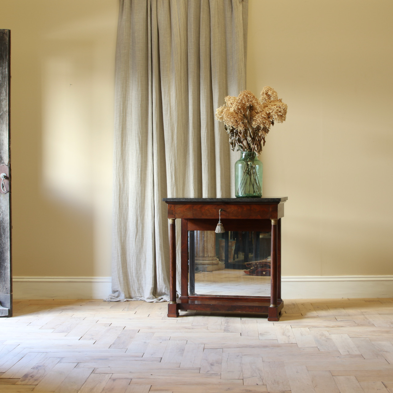 Petticoat Table