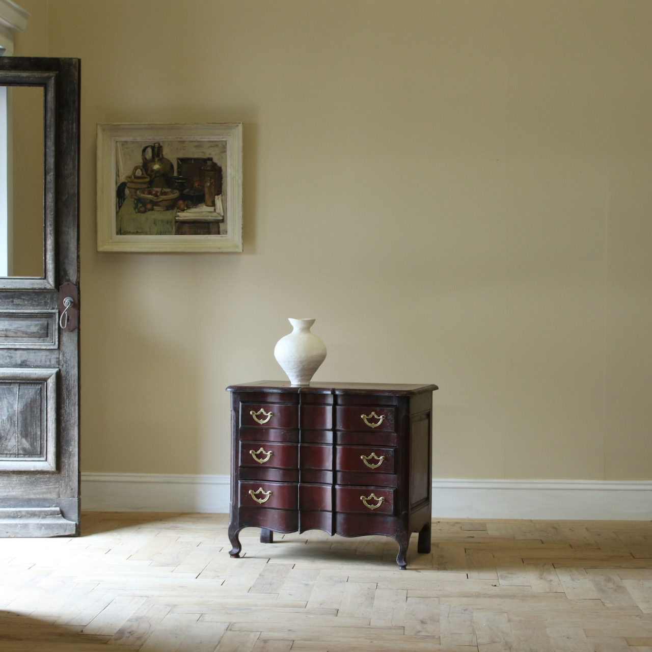 134-24 - A Gustavian Serpentine-Fronted Commode