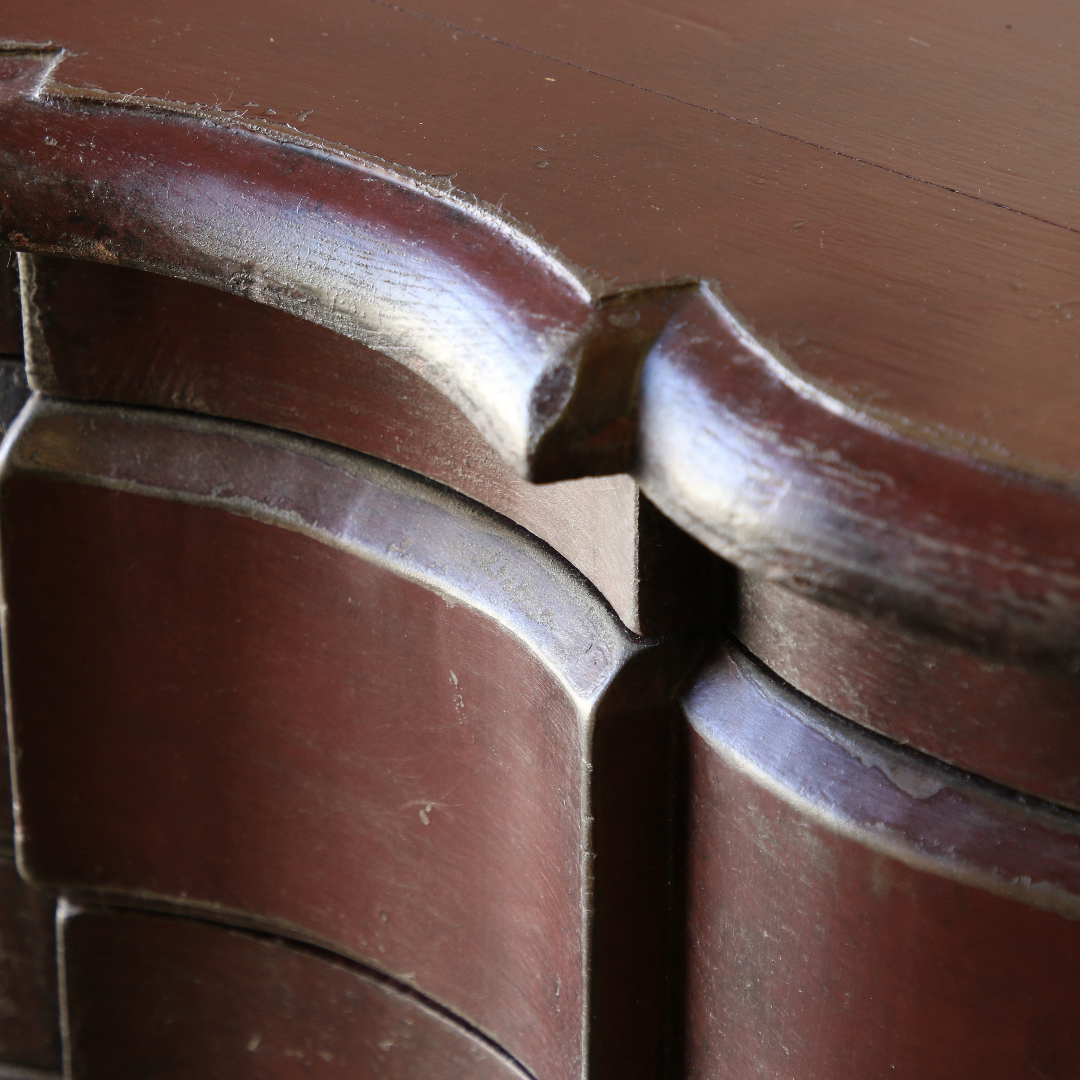 A Gustavian Serpentine-Fronted Commode