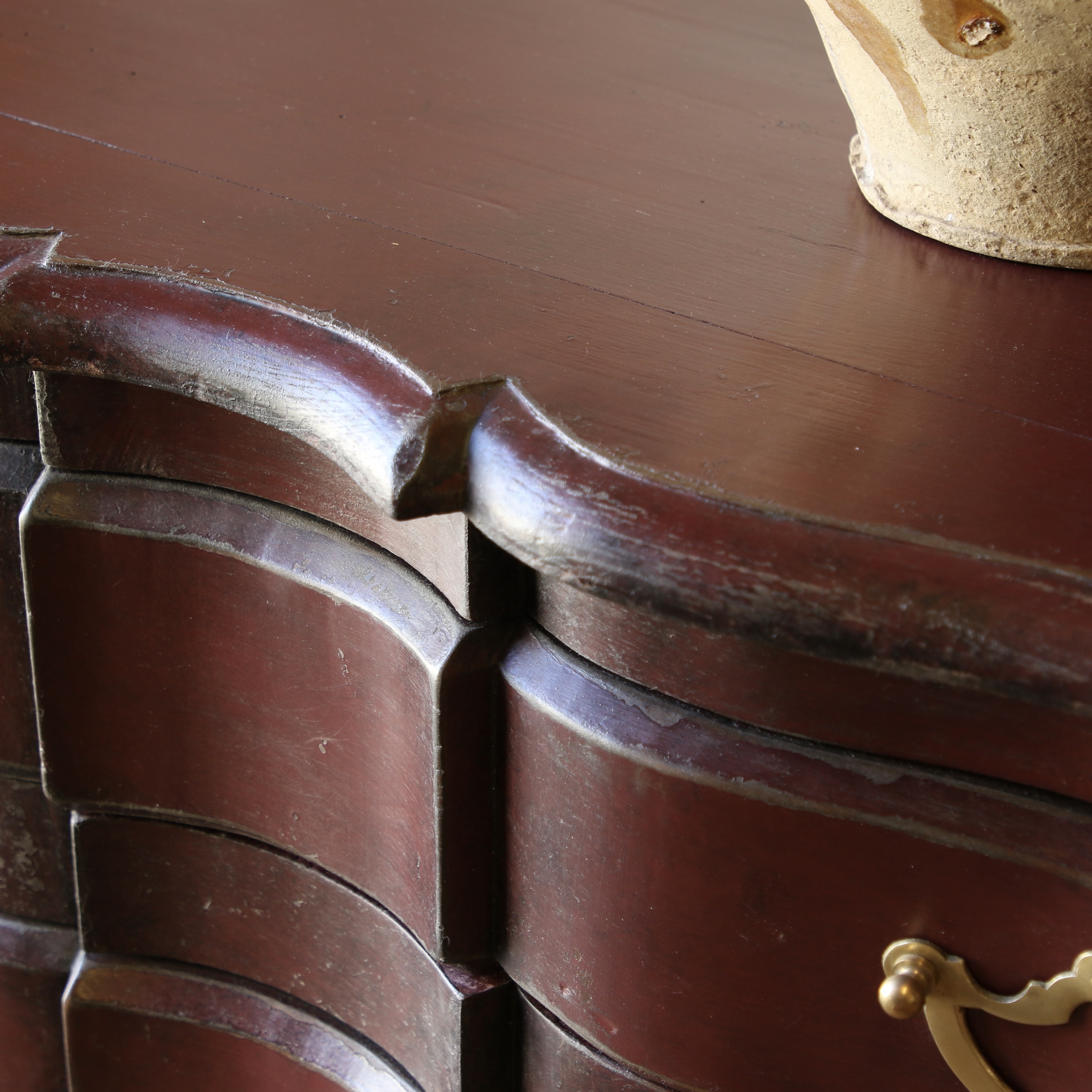 A Gustavian Serpentine-Fronted Commode