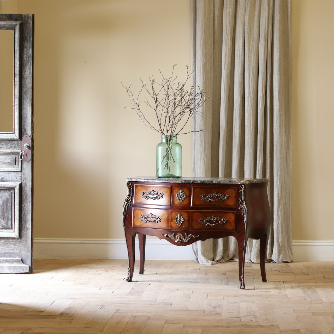 Louis XV Bombe Commode