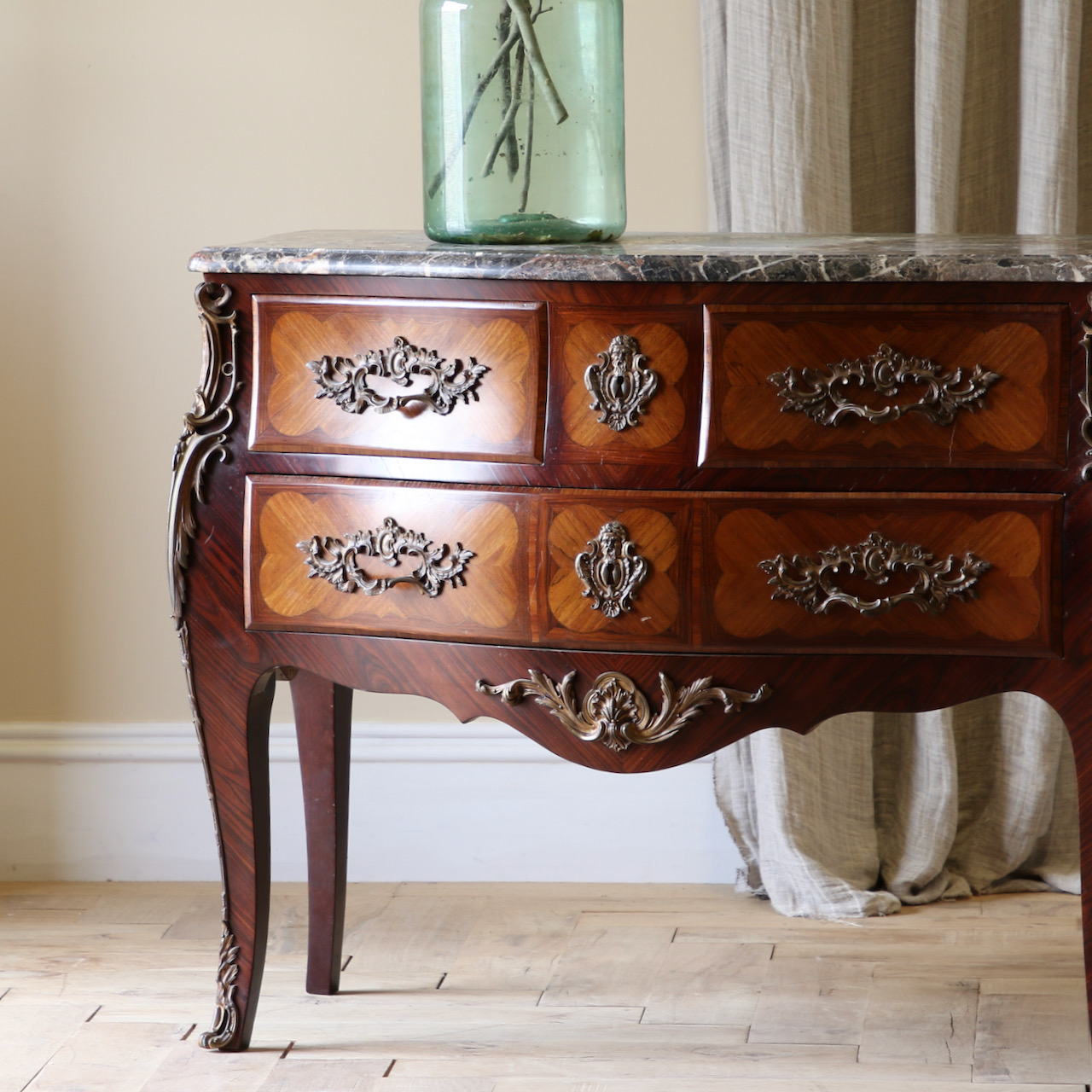 Louis XV Bombe Commode