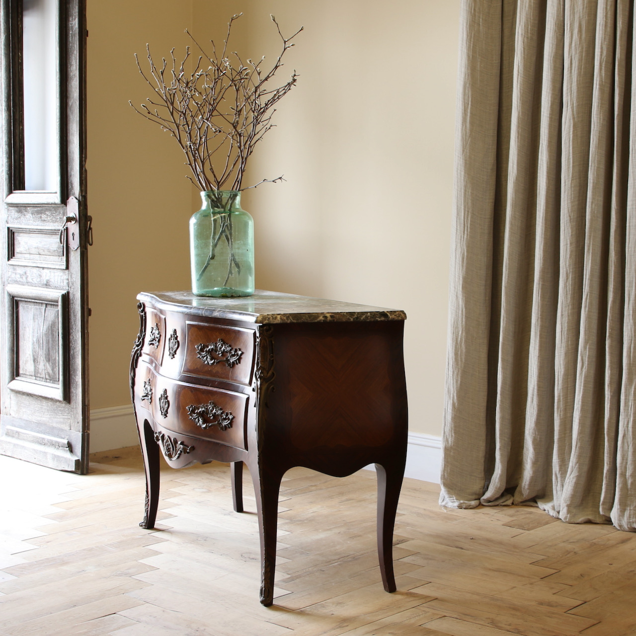 Louis XV Bombe Commode