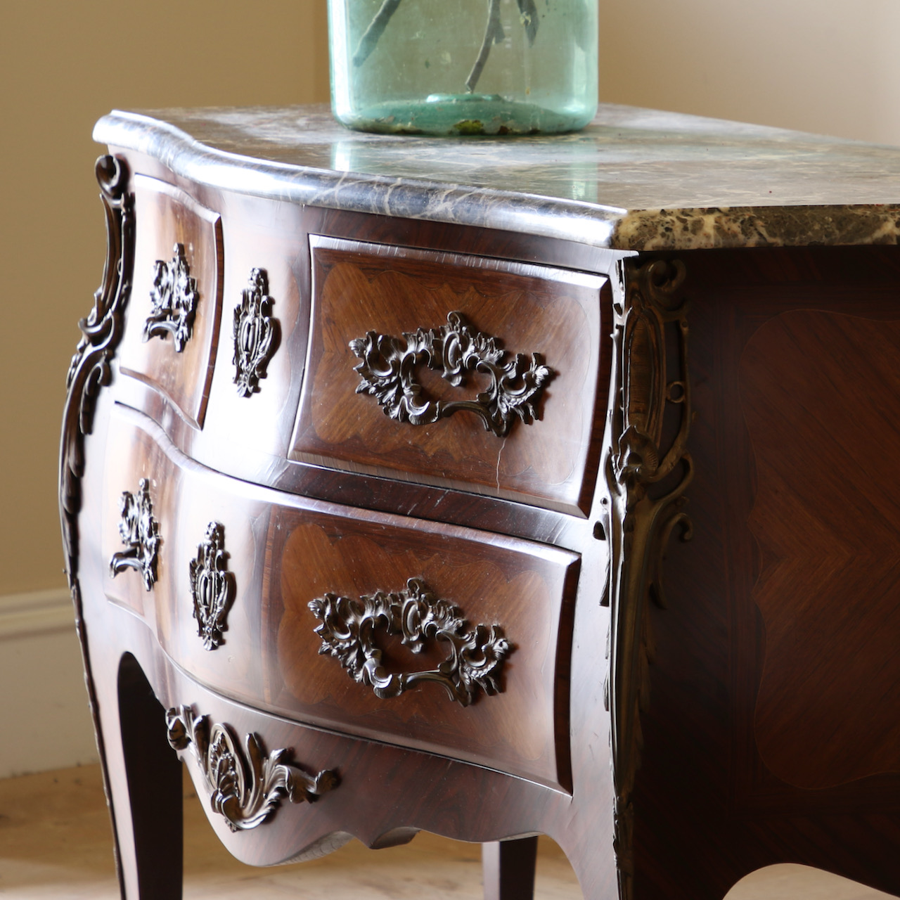 Louis XV Bombe Commode