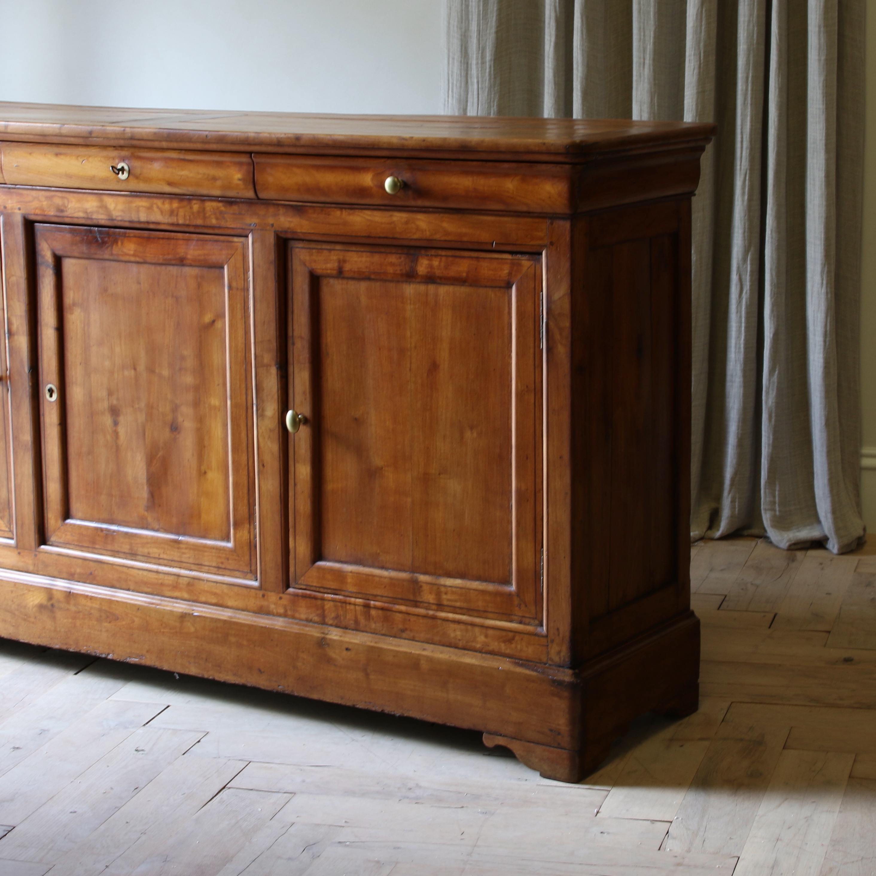 Louis Philippe Dresser Base