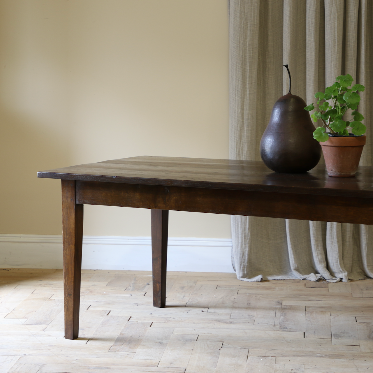 Tapered Leg Dining Table / Length 2.3m