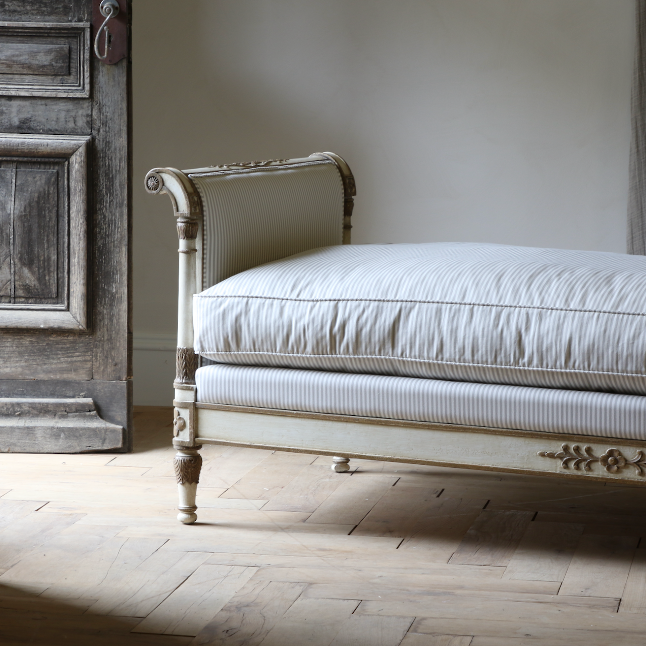 Directoire Daybed