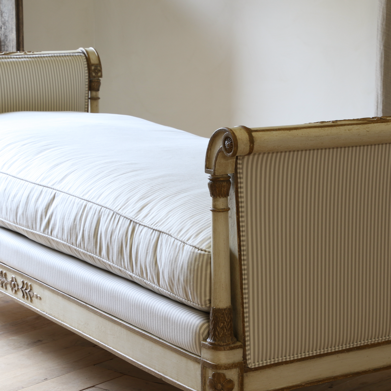 Directoire Daybed