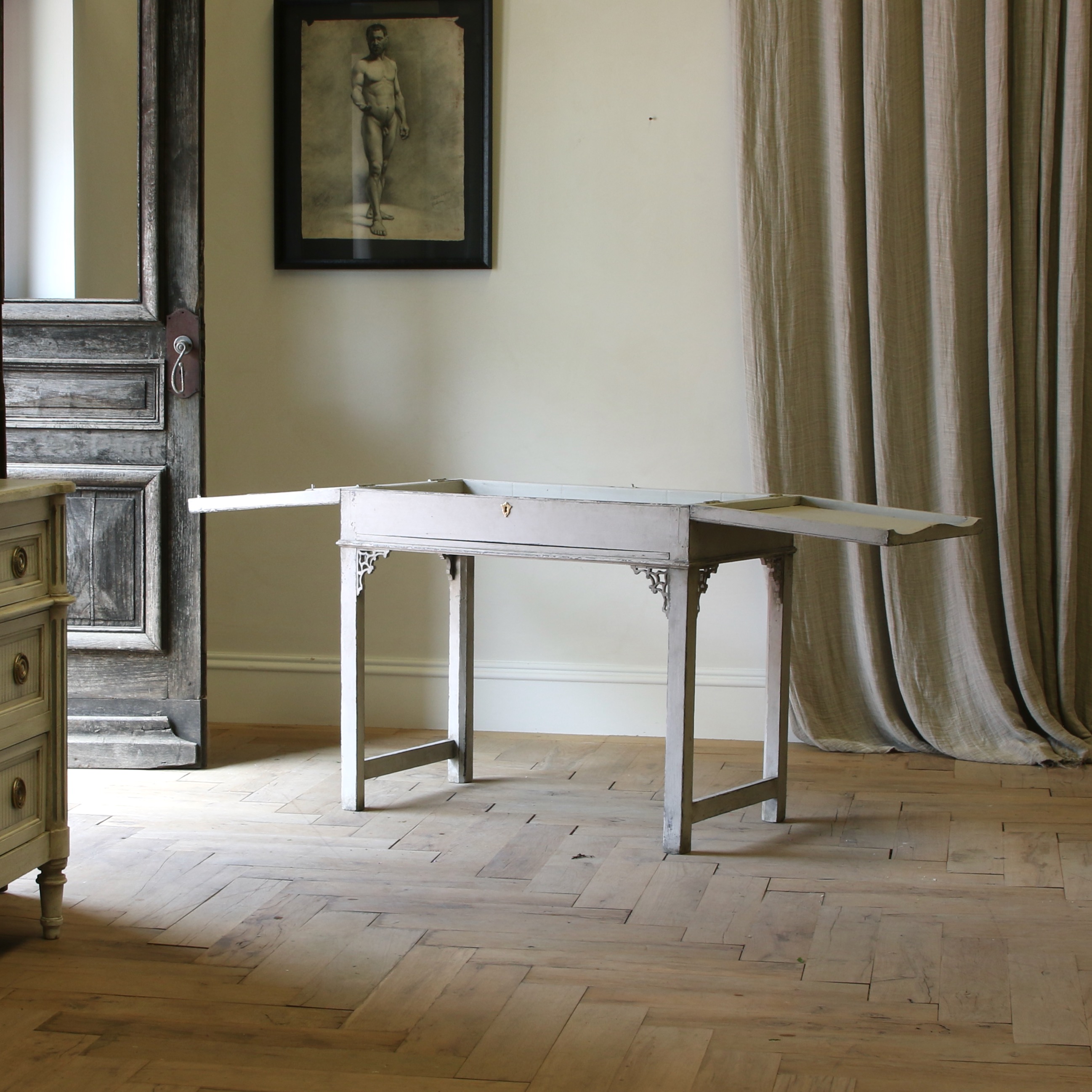 A Chippendale Period Stand / Side Table