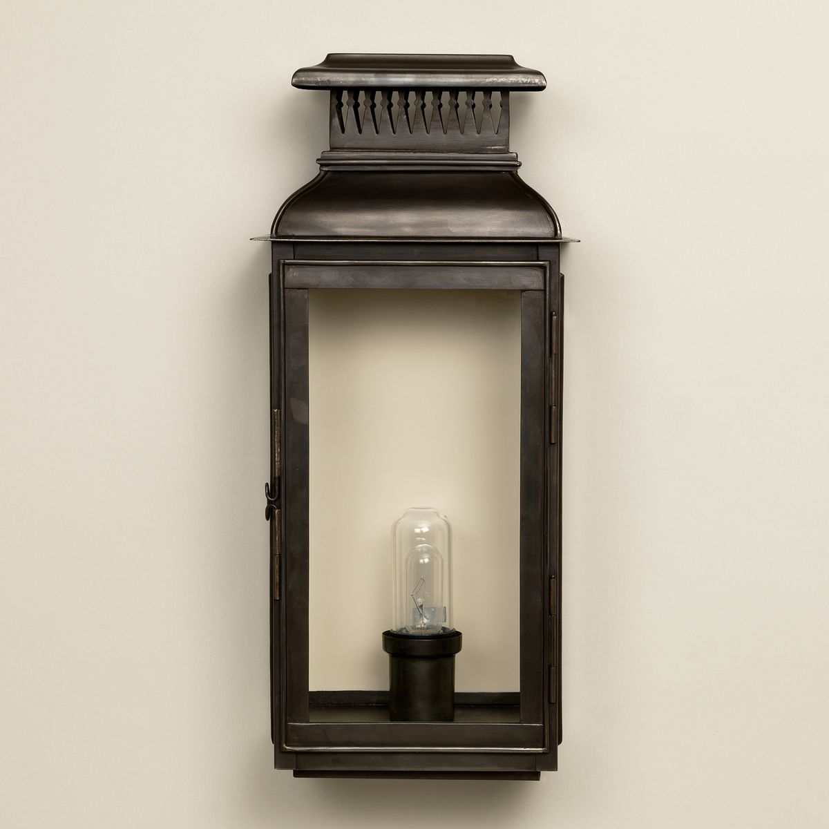 Kingston Wall Lantern/ Vaughan