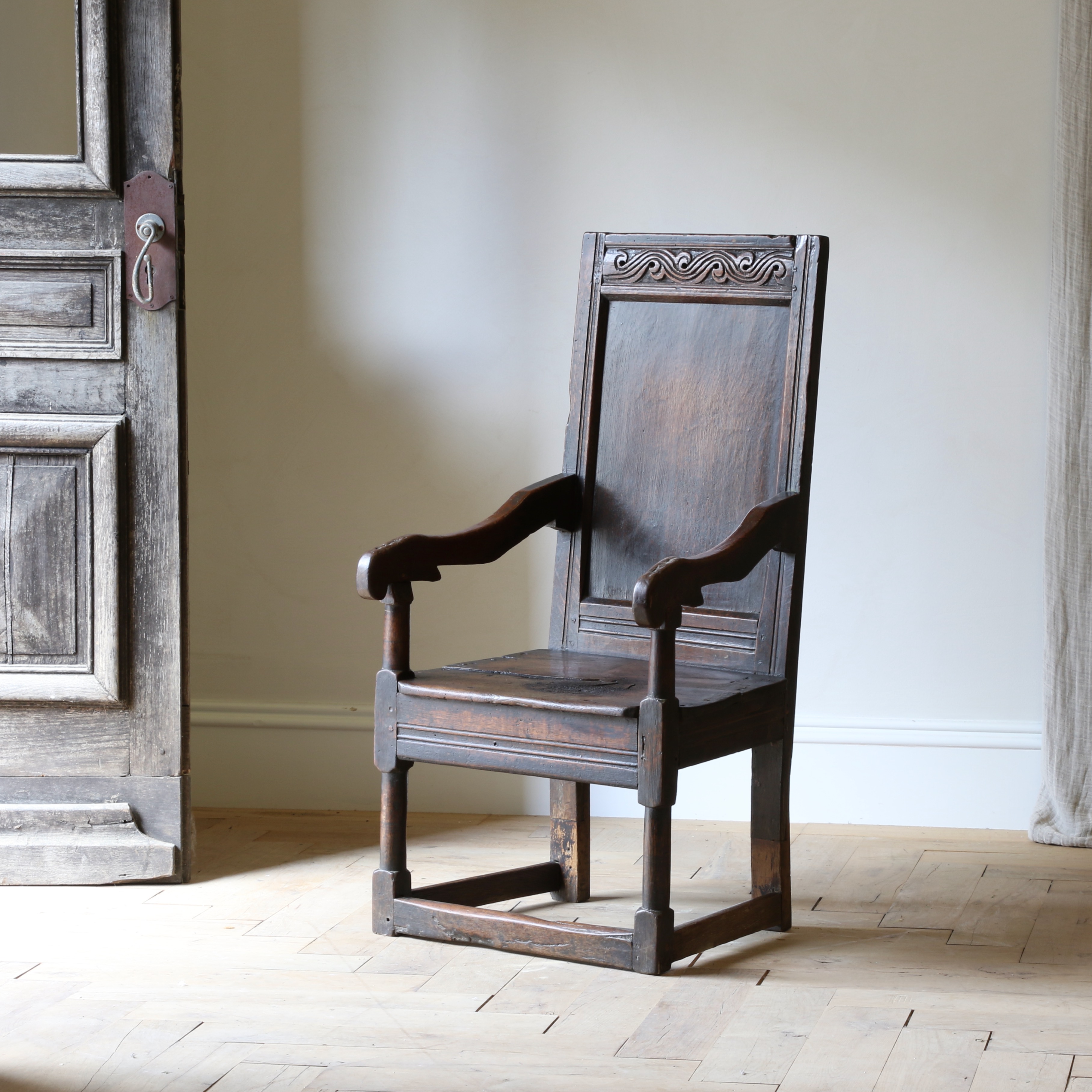 137-86 - Wainscot Chair