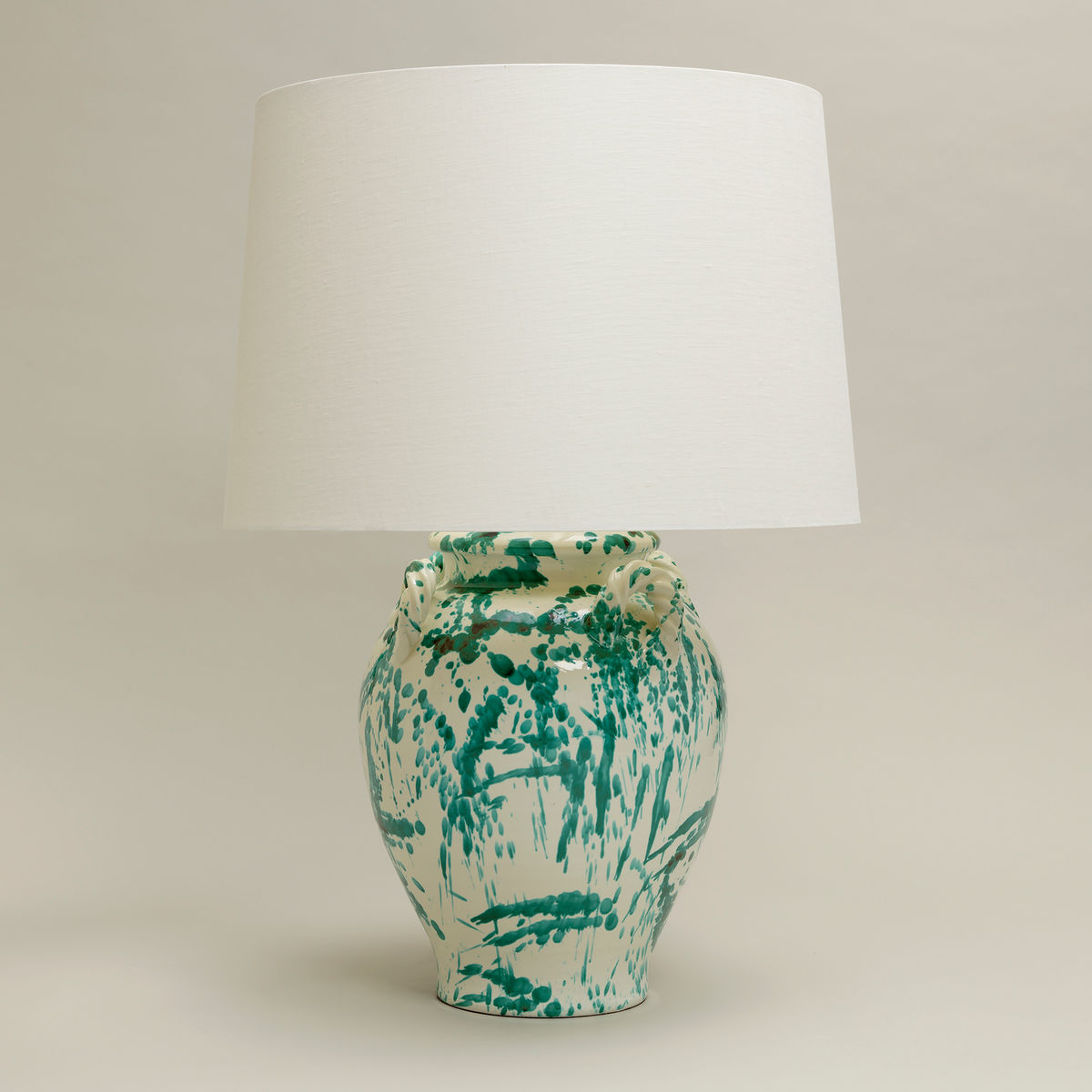 Rutherford Urn Table Lamp / Vaughan