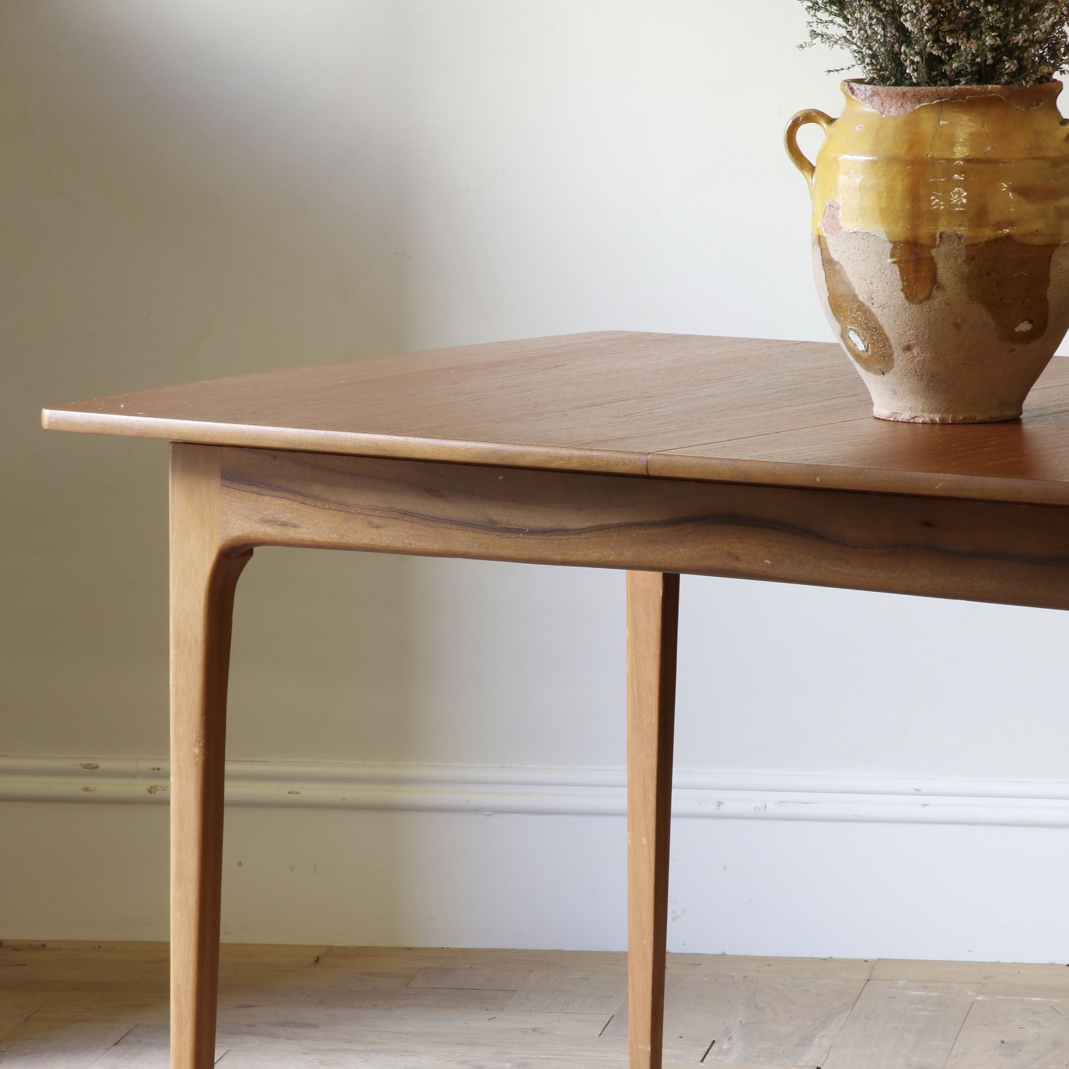 Mid-Century Extending Dining Table by McIntosh// Length 1.37m-1.82m