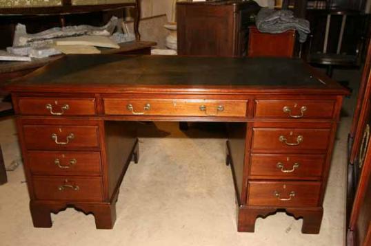 Mid-20th century Pedestal desk