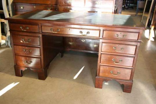 Mid-20th century Pedestal desk