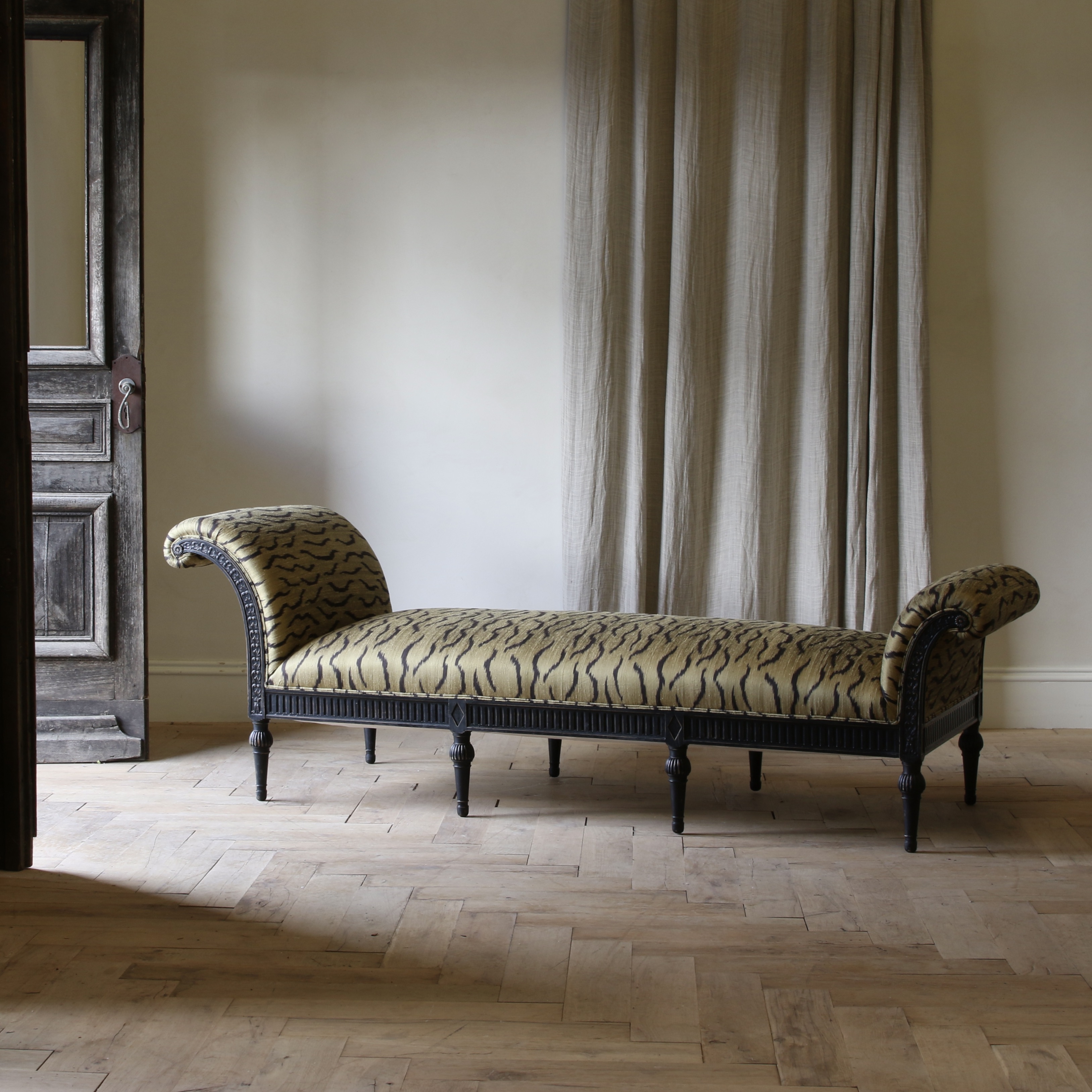 140-05 - Gustavian Chaise