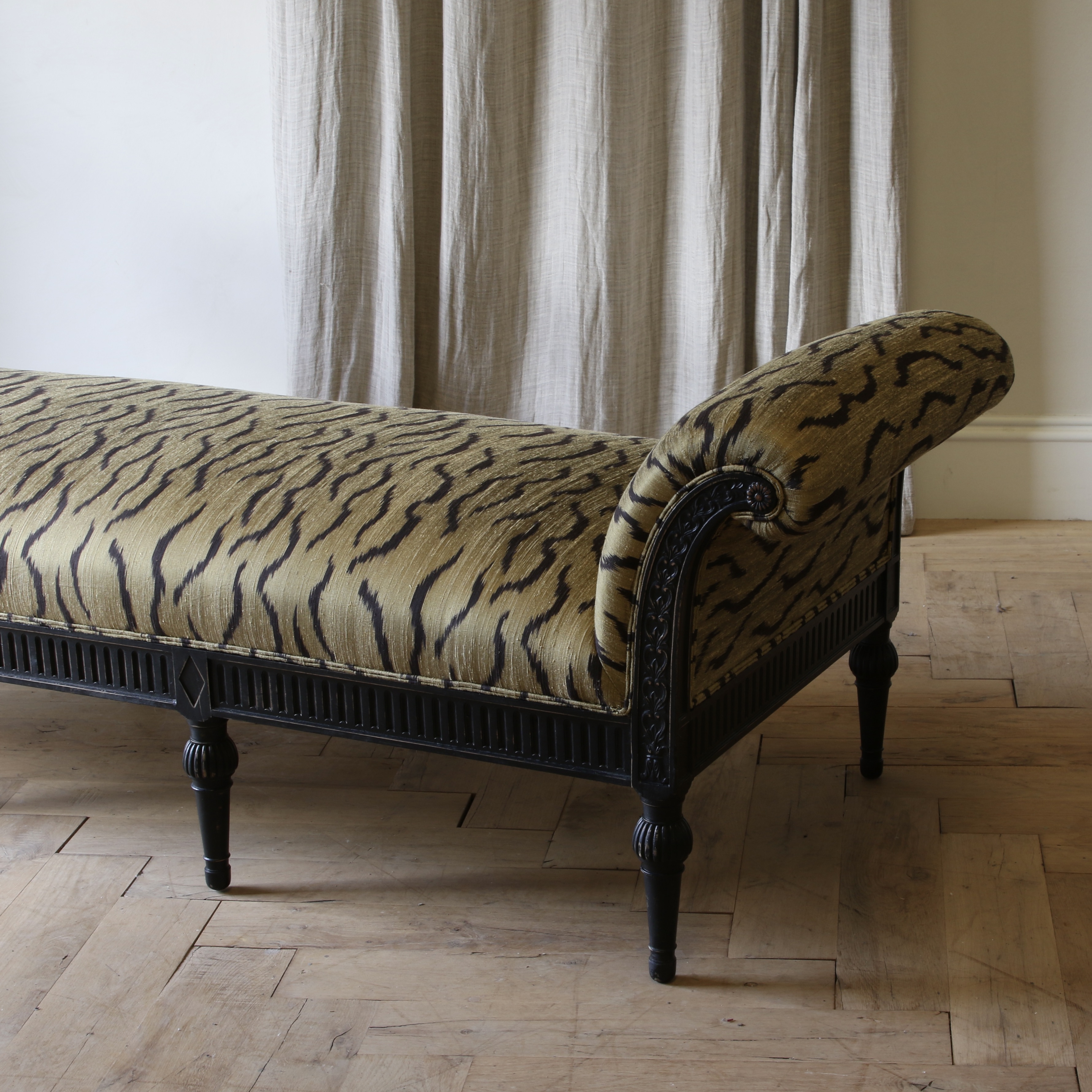 Gustavian Chaise