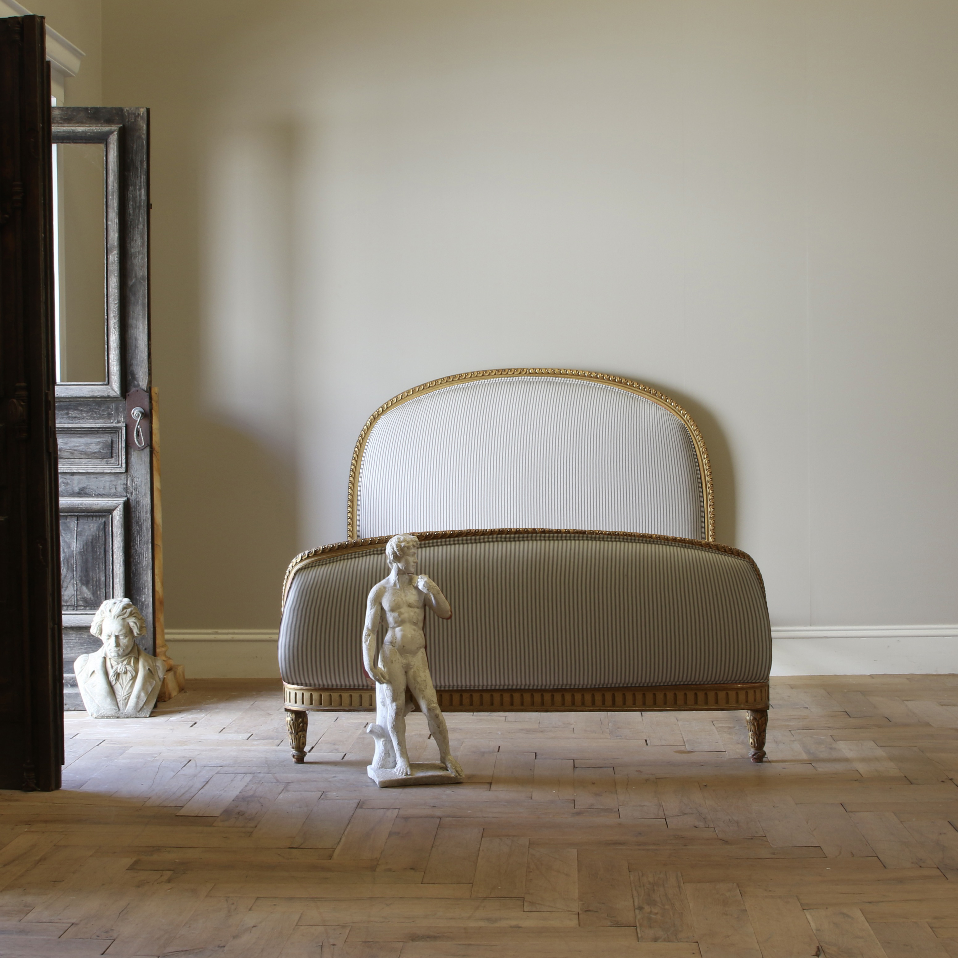 152-34 - Antique Bed