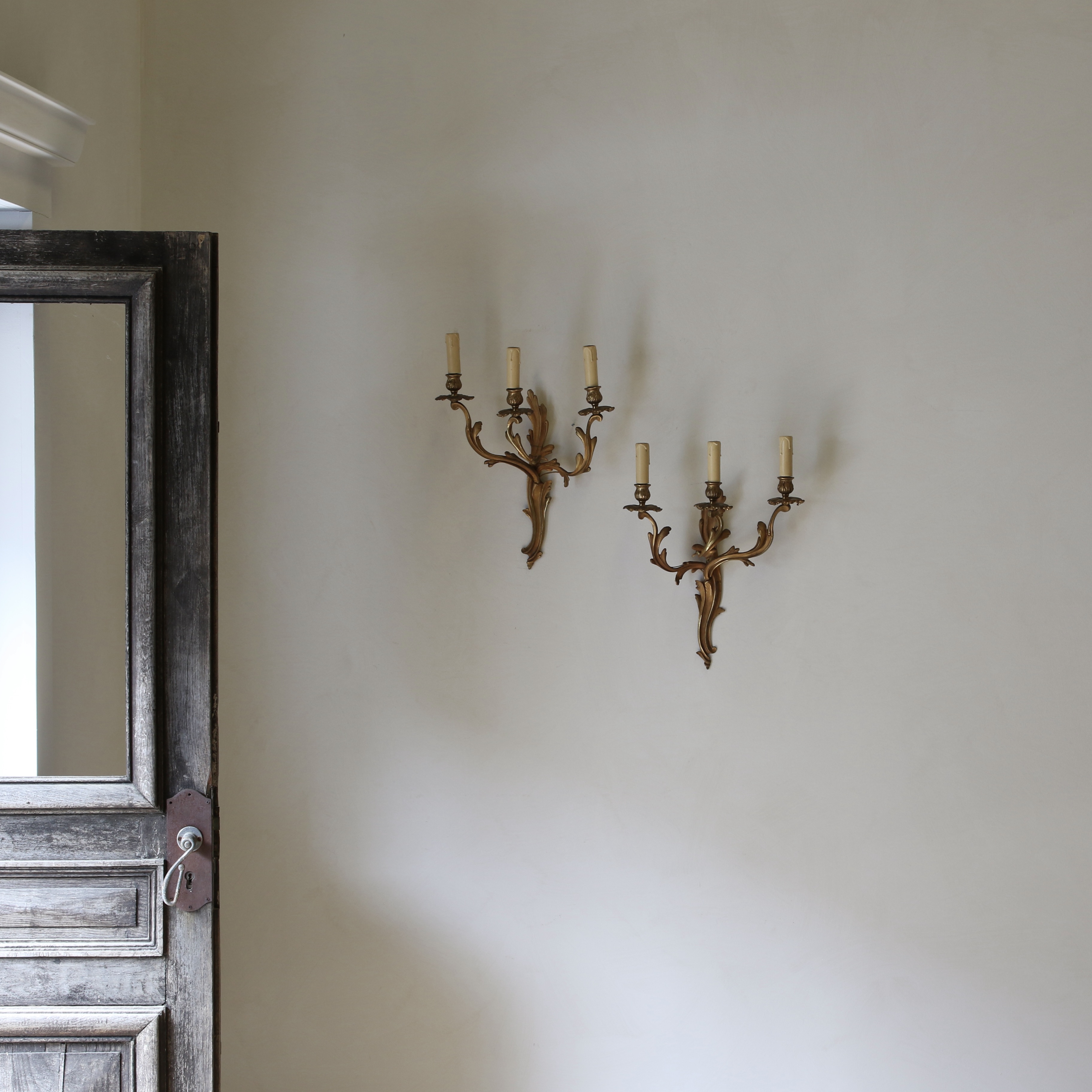 141-05 - Pair of Acanthus Wall Sconces