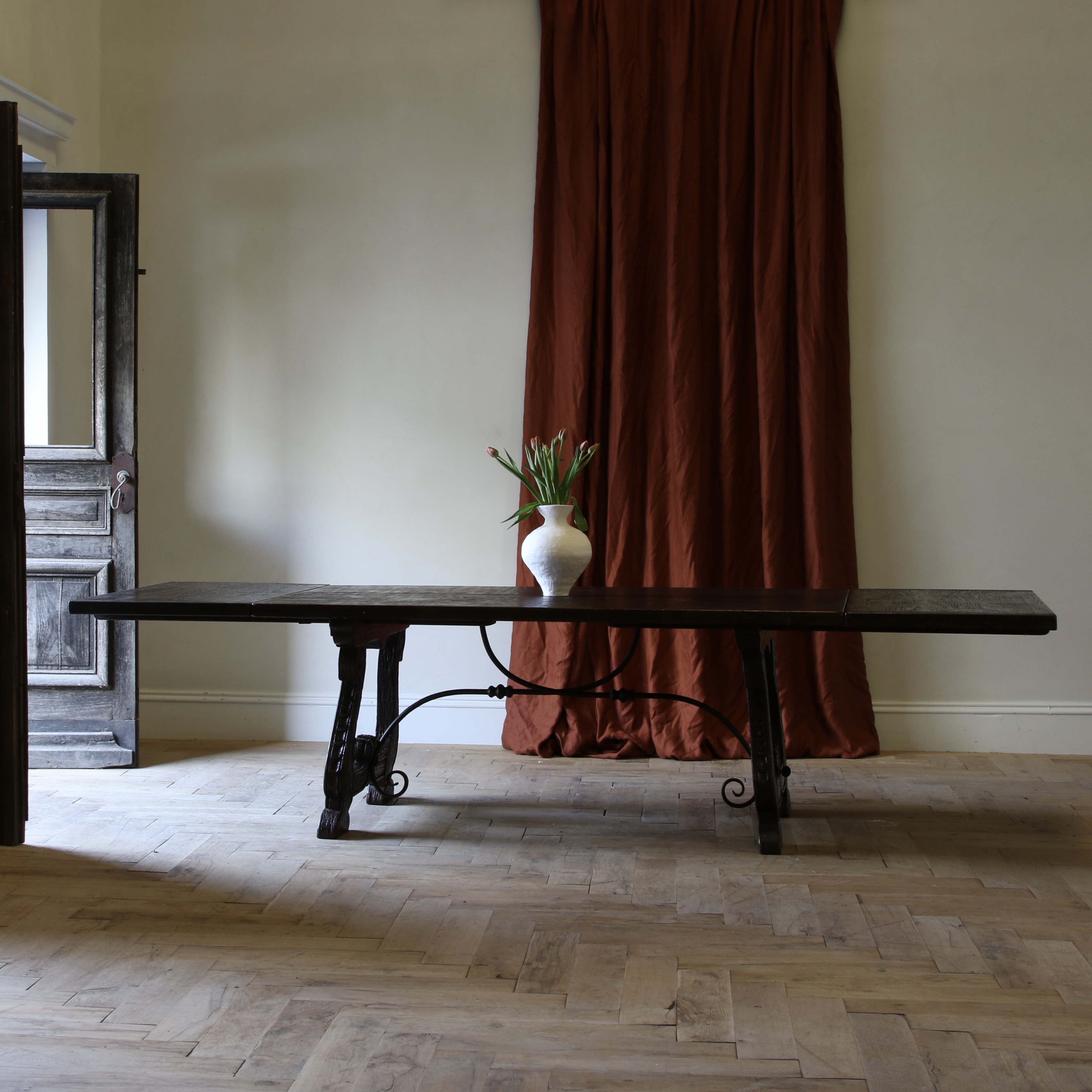 A Spanish Extending Dining Table// Length 1.8m-2.99m