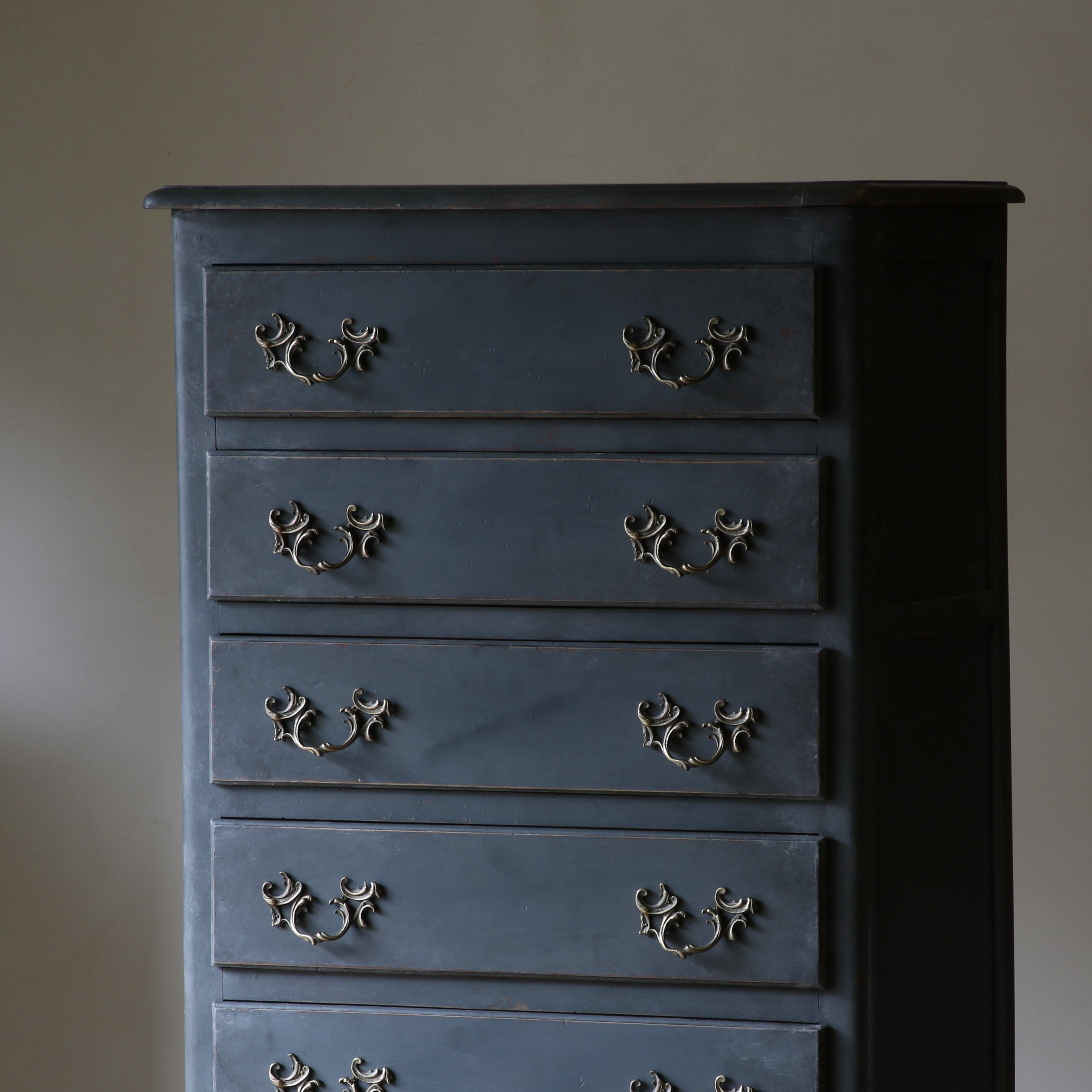 A French Seven Drawer Semainier in Nordic Blue