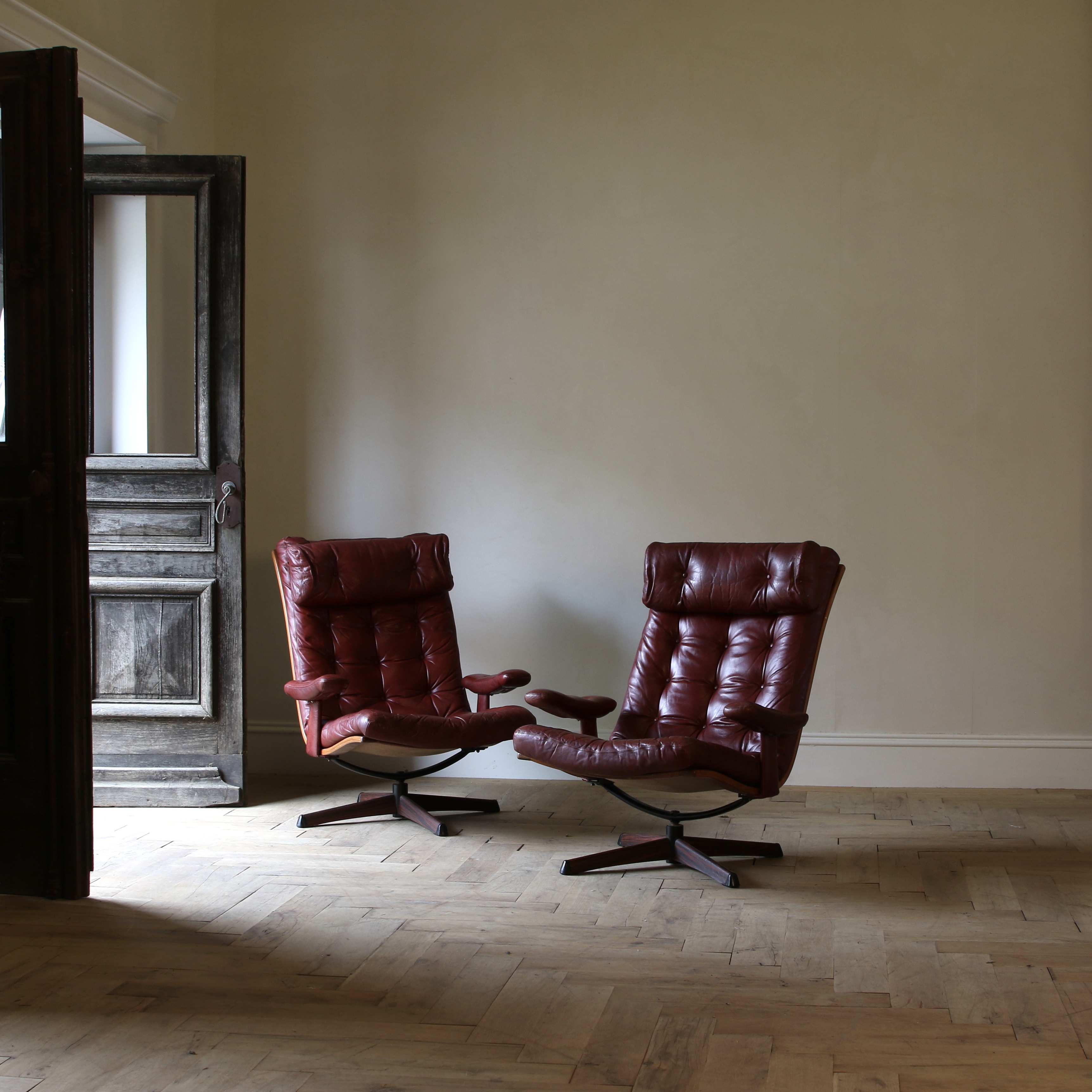 141-81 - A Pair of Mid-Century Armchairs