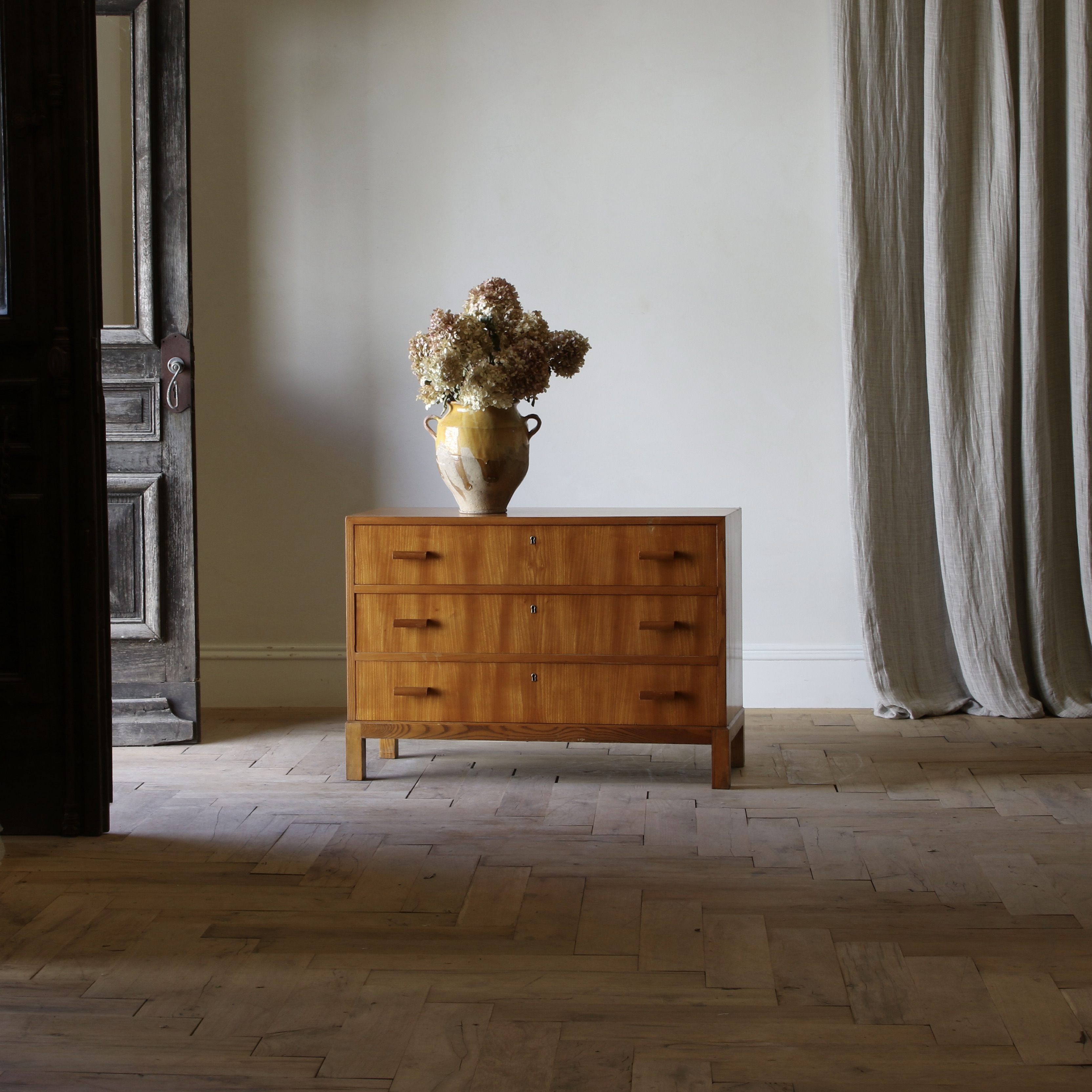 141-97 - Mid-Century Chest of Drawers