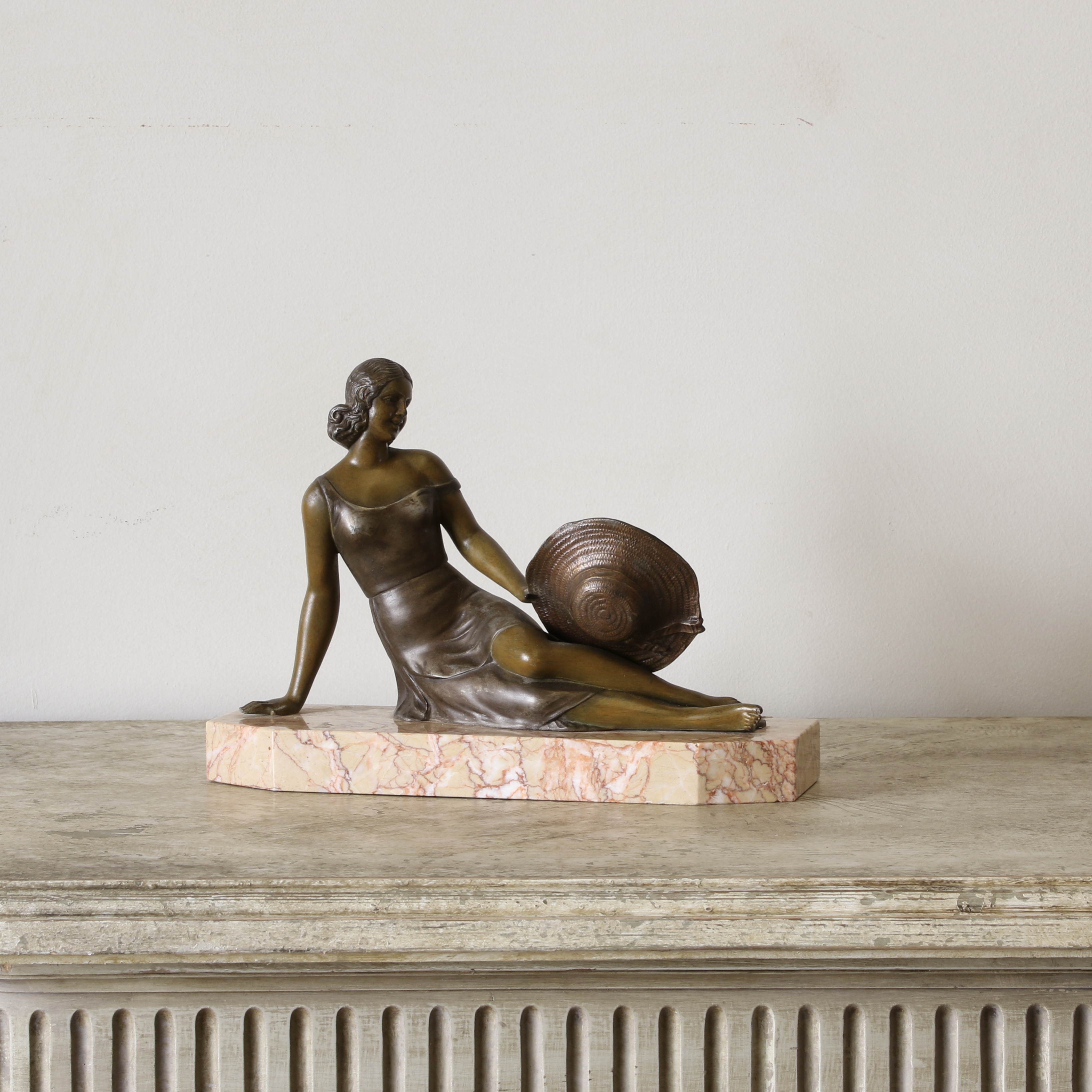 142-10 - Art-Deco Bronze Lady