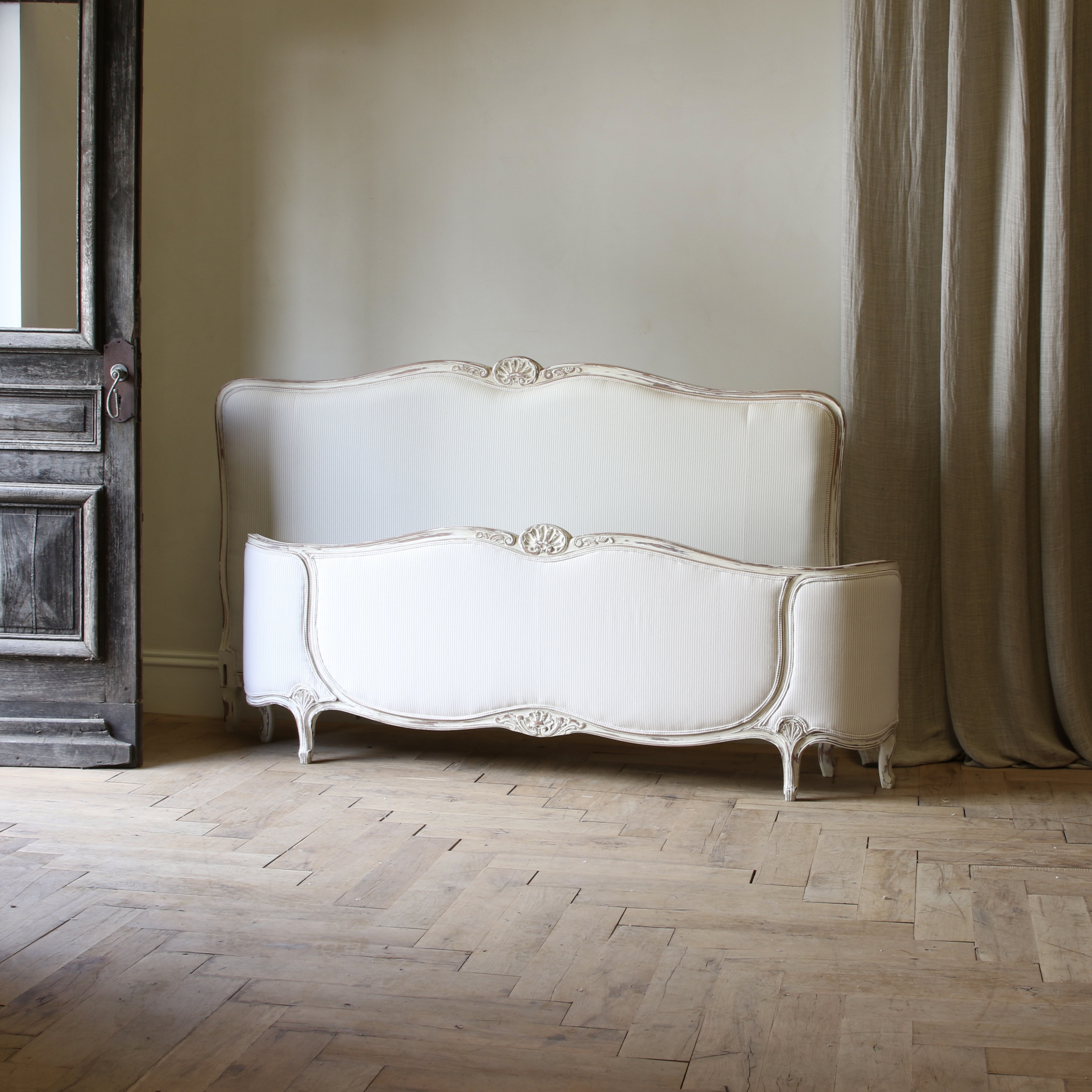 Demi-Corbeille Bed