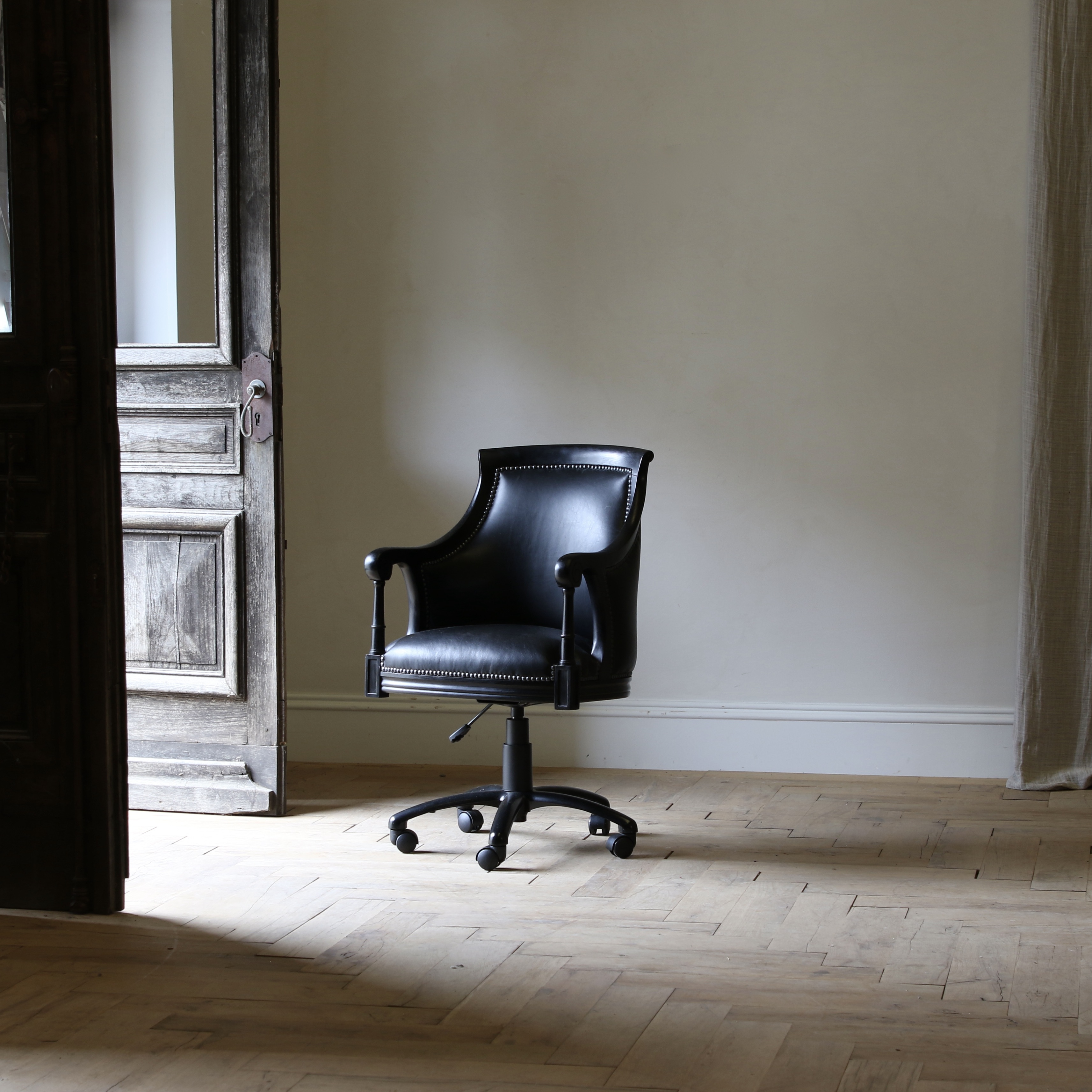 142-47 - Swivel Office Chair